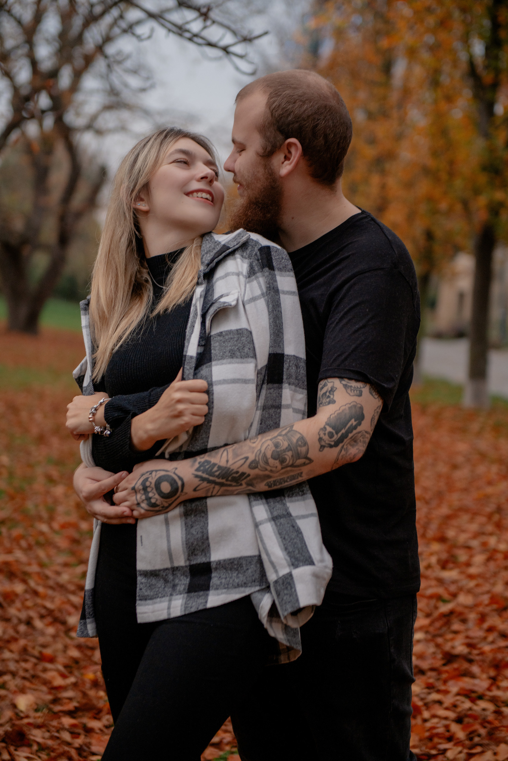 Парная осенняя фотосессия на Вышеграде в Праге. Профессиональный фотограф в Праге Анастасия Харитонова