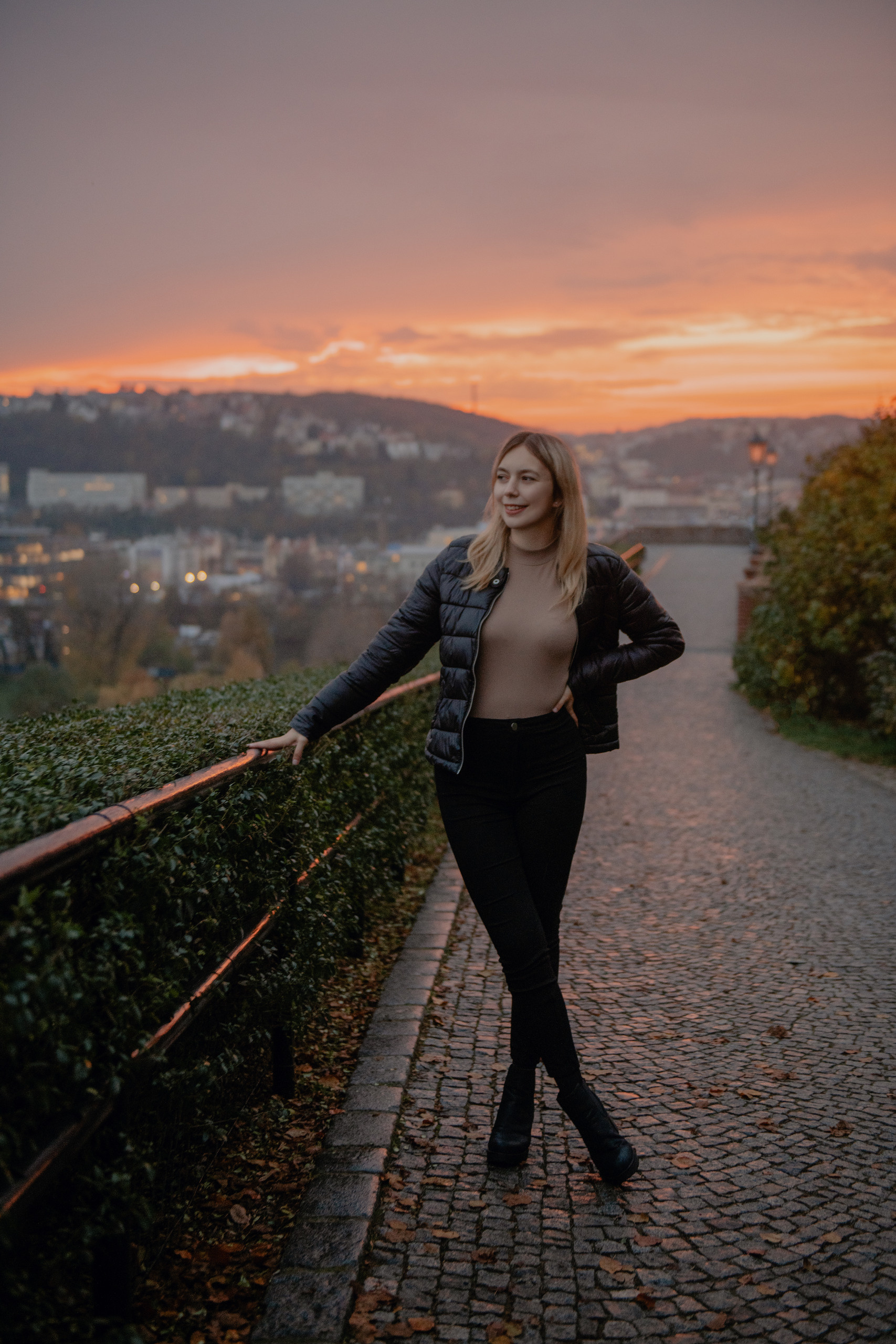 Парная осенняя фотосессия на Вышеграде в Праге. Профессиональный фотограф в Праге Анастасия Харитонова