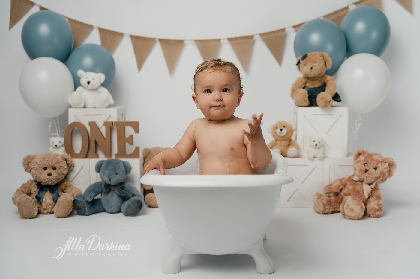 Cake smash session price guide. Newborn and family photographer. Hills District. Sydney