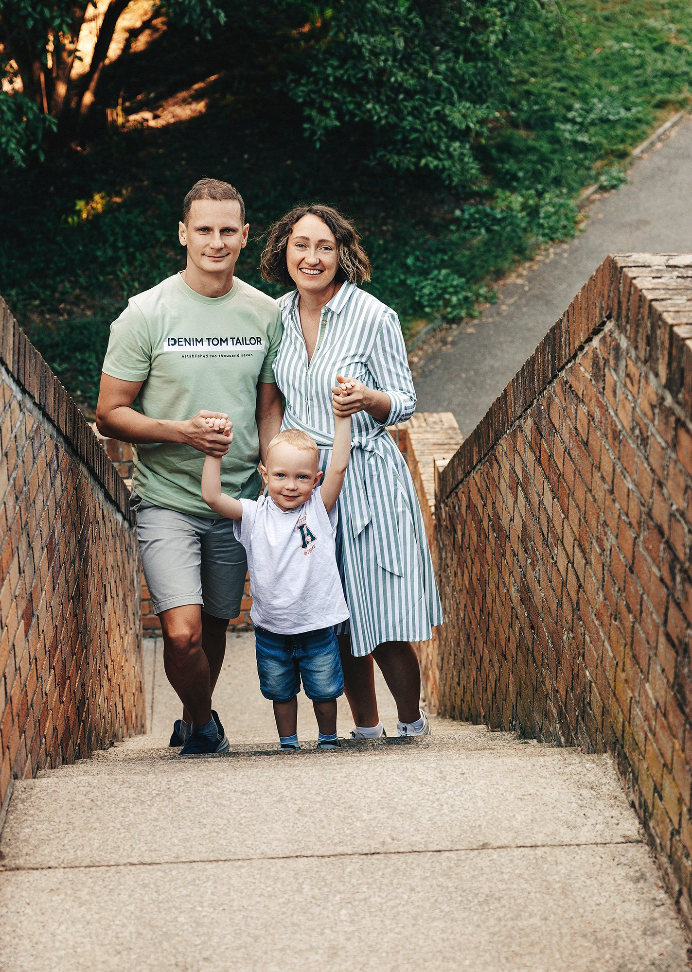 Таня, Андрей и Паша на прогулке. Family and wedding photographer in Prague Natalia Fedori