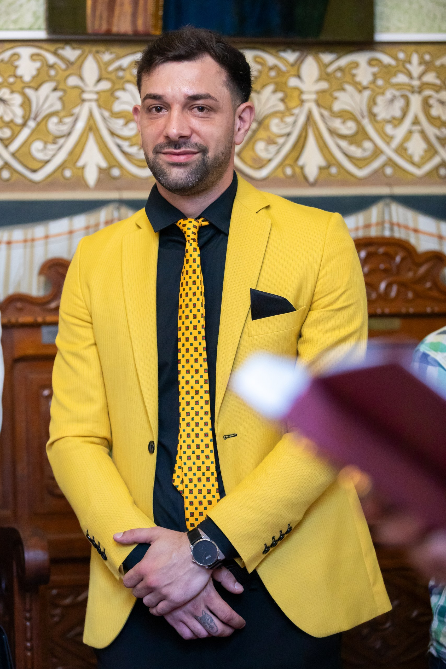 fotograf botez , fotografie botez Botoșani, fotograf Alin Chirilă, amintiri botez, fotografii botez, botez Miruna Parascheva, fotograf copii, fotografie botez în Botoșani-alt="botez , fotografie botez Alin Chirilă, amintiri botez, fotografii emoționante botez Botoșani"-- fotografii-botez-bebelus- amintiri-botez-micuț- moment-sfânt-crestinare- fotografie-emotionanta-botez- detalii-botez-bebelusi- parinti-fericiti-la-botez- fotograf-botez-profesionist- botez-in-biserica-ortodoxa- micuț-botezat-cu-emoție- zâmbete-și-lacrimi-la-botez- bebeluș-la-cristelniță- decor-botez-colorat- botez-cu-dragoste-și-credință- emotie-pura-la-botez- fotograf-botez-botosani- botez-iasi-suceava-fotograf- amintiri-nepretuite-botez-- Preotul ținându-l pe micuțul Mathias Gabriel la botez, în biserica Înălțarea Domnului, Copălău - Detalii de la botezul lui Mathias – lumânare, trusou și icoană - Familia lui Mathias Gabriel alături de micuț, în ziua botezului - Portret emoționant cu mama și bebelușul în brațe, în biserică,fotograf profesionist evenimente Botoșani, Iași, Suceava, Fălticeni, Bacău, Pașcani, Roman - AlinoFotoStudio by Alin Chirilă - servicii foto nuntă, botez, cununie, ședințe foto creative, albume personalizate, fotografii emoționante și calitative pentru cele mai importante momente din viață,fotograf nuntă Botoșani Alin Chirilă, ședință foto botez Iași - AlinoFotoStudio, servicii fotograf profesionist evenimente Suceava, fotograf cununie civilă Fălticeni - Alin Chirilă, album foto nuntă personalizat Bacău.“Bebeluș botezat în biserică, ținut în brațe de nași” • “Detaliu cu lumânarea de botez decorată cu flori albe” • “Părinți emoționați alături de copilul lor la ceremonia de botez” • “Masa festivă de botez cu decor tematic și tort personalizat” • “Momentul în care preotul toarnă apă sfințită pe fruntea bebelușului” “Bebeluș în rochie albă de botez, zâmbind în brațele mamei” • “Detaliu cu cruciulița de botez așezată pe o pernă de satin” • “Părinți și nași aprinzând lumânările în timpul ceremoniei de botez” • “Tort de botez decorat cu figurine tematice și numele copilului” • “Copil botezat dormind liniștit în pătuțul decorat festiv” • “Momentul în care preotul binecuvântează copilul în fața altarului” • “Invitați adunându-se în jurul mesei festive la petrecerea de botez” • “Bebeluș ținând în mână o jucărie personalizată primită la botez” • “Familie fericită pozând împreună după ceremonia de botez” • “Decor tematic cu baloane și flori la locația petrecerii de botez” fotograf Botoșani fotograf evenimente fotograf botez Alin Chirila fotograf alinofotostudio.fotograf botez Amelis Maria, fotografie botez Botoșani, fotograf Alin Chirilă, amintiri botez, fotografii botez, botez Amelis Maria, fotograf copii, fotografie botez în Botoșani,