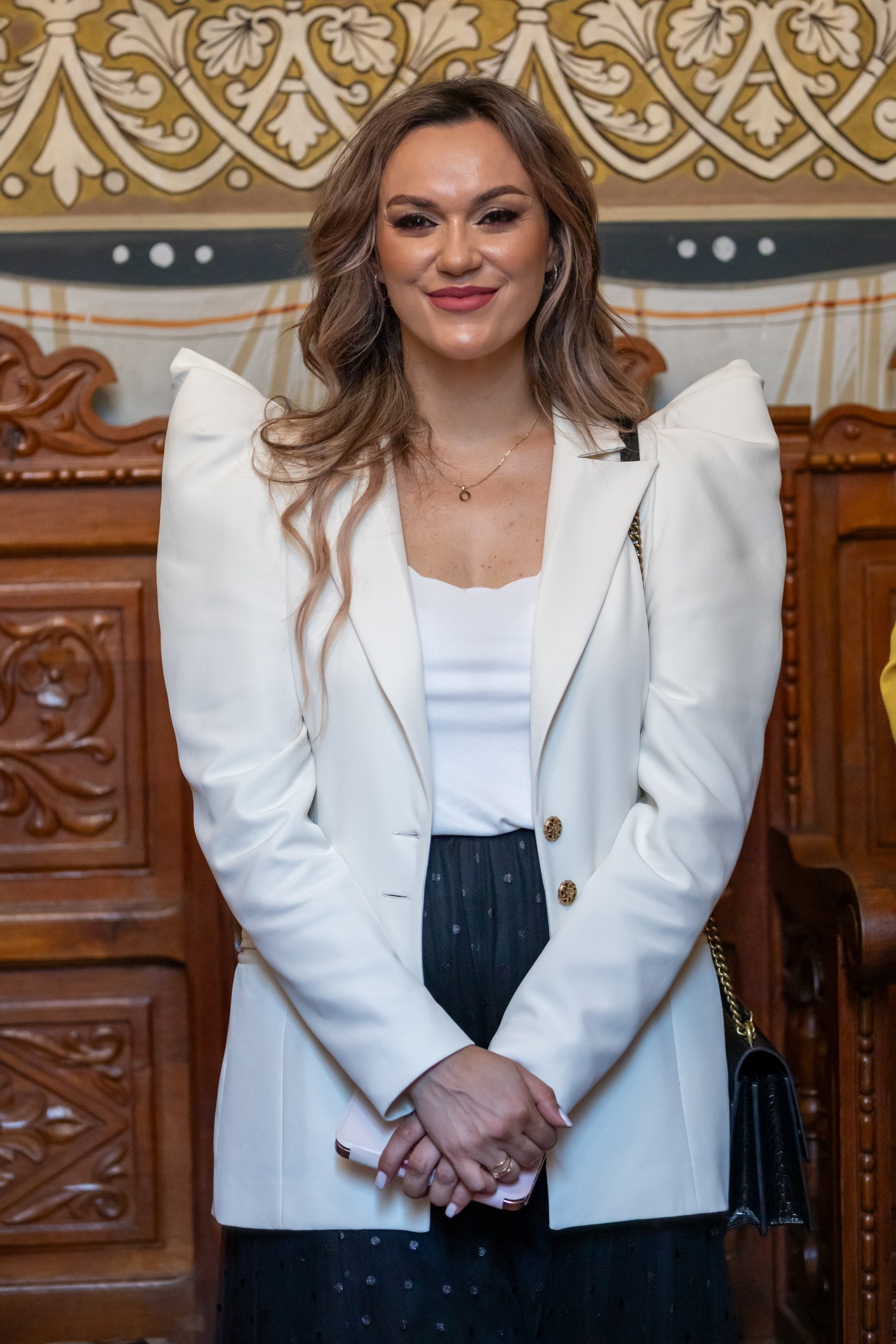 fotograf botez , fotografie botez Botoșani, fotograf Alin Chirilă, amintiri botez, fotografii botez, botez Miruna Parascheva, fotograf copii, fotografie botez în Botoșani-alt="botez , fotografie botez Alin Chirilă, amintiri botez, fotografii emoționante botez Botoșani"-- fotografii-botez-bebelus- amintiri-botez-micuț- moment-sfânt-crestinare- fotografie-emotionanta-botez- detalii-botez-bebelusi- parinti-fericiti-la-botez- fotograf-botez-profesionist- botez-in-biserica-ortodoxa- micuț-botezat-cu-emoție- zâmbete-și-lacrimi-la-botez- bebeluș-la-cristelniță- decor-botez-colorat- botez-cu-dragoste-și-credință- emotie-pura-la-botez- fotograf-botez-botosani- botez-iasi-suceava-fotograf- amintiri-nepretuite-botez-- Preotul ținându-l pe micuțul Mathias Gabriel la botez, în biserica Înălțarea Domnului, Copălău - Detalii de la botezul lui Mathias – lumânare, trusou și icoană - Familia lui Mathias Gabriel alături de micuț, în ziua botezului - Portret emoționant cu mama și bebelușul în brațe, în biserică,fotograf profesionist evenimente Botoșani, Iași, Suceava, Fălticeni, Bacău, Pașcani, Roman - AlinoFotoStudio by Alin Chirilă - servicii foto nuntă, botez, cununie, ședințe foto creative, albume personalizate, fotografii emoționante și calitative pentru cele mai importante momente din viață,fotograf nuntă Botoșani Alin Chirilă, ședință foto botez Iași - AlinoFotoStudio, servicii fotograf profesionist evenimente Suceava, fotograf cununie civilă Fălticeni - Alin Chirilă, album foto nuntă personalizat Bacău.“Bebeluș botezat în biserică, ținut în brațe de nași” • “Detaliu cu lumânarea de botez decorată cu flori albe” • “Părinți emoționați alături de copilul lor la ceremonia de botez” • “Masa festivă de botez cu decor tematic și tort personalizat” • “Momentul în care preotul toarnă apă sfințită pe fruntea bebelușului” “Bebeluș în rochie albă de botez, zâmbind în brațele mamei” • “Detaliu cu cruciulița de botez așezată pe o pernă de satin” • “Părinți și nași aprinzând lumânările în timpul ceremoniei de botez” • “Tort de botez decorat cu figurine tematice și numele copilului” • “Copil botezat dormind liniștit în pătuțul decorat festiv” • “Momentul în care preotul binecuvântează copilul în fața altarului” • “Invitați adunându-se în jurul mesei festive la petrecerea de botez” • “Bebeluș ținând în mână o jucărie personalizată primită la botez” • “Familie fericită pozând împreună după ceremonia de botez” • “Decor tematic cu baloane și flori la locația petrecerii de botez” fotograf Botoșani fotograf evenimente fotograf botez Alin Chirila fotograf alinofotostudio.fotograf botez Amelis Maria, fotografie botez Botoșani, fotograf Alin Chirilă, amintiri botez, fotografii botez, botez Amelis Maria, fotograf copii, fotografie botez în Botoșani,