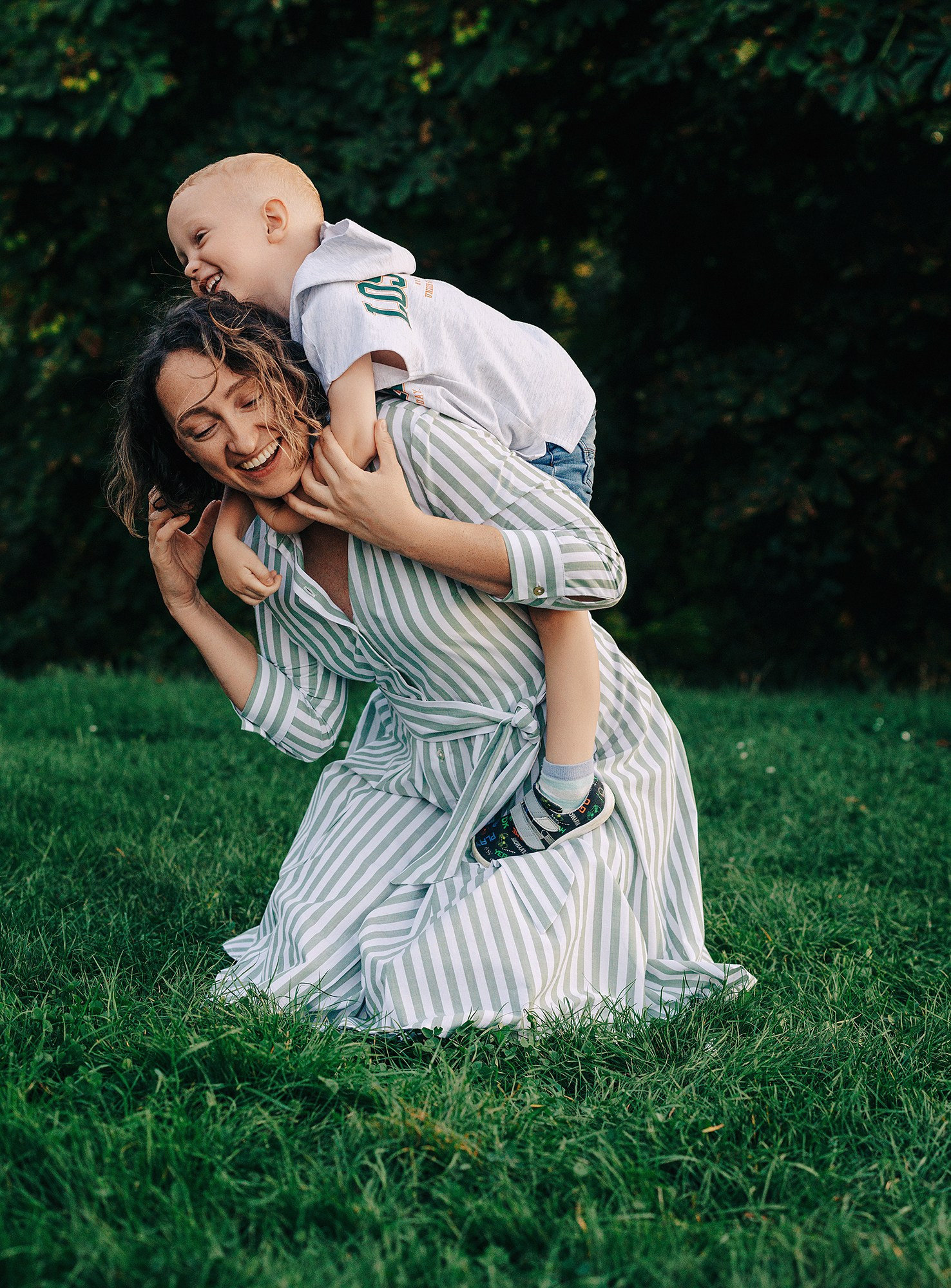 Таня, Андрей и Паша на прогулке. Family and wedding photographer in Prague Natalia Fedori