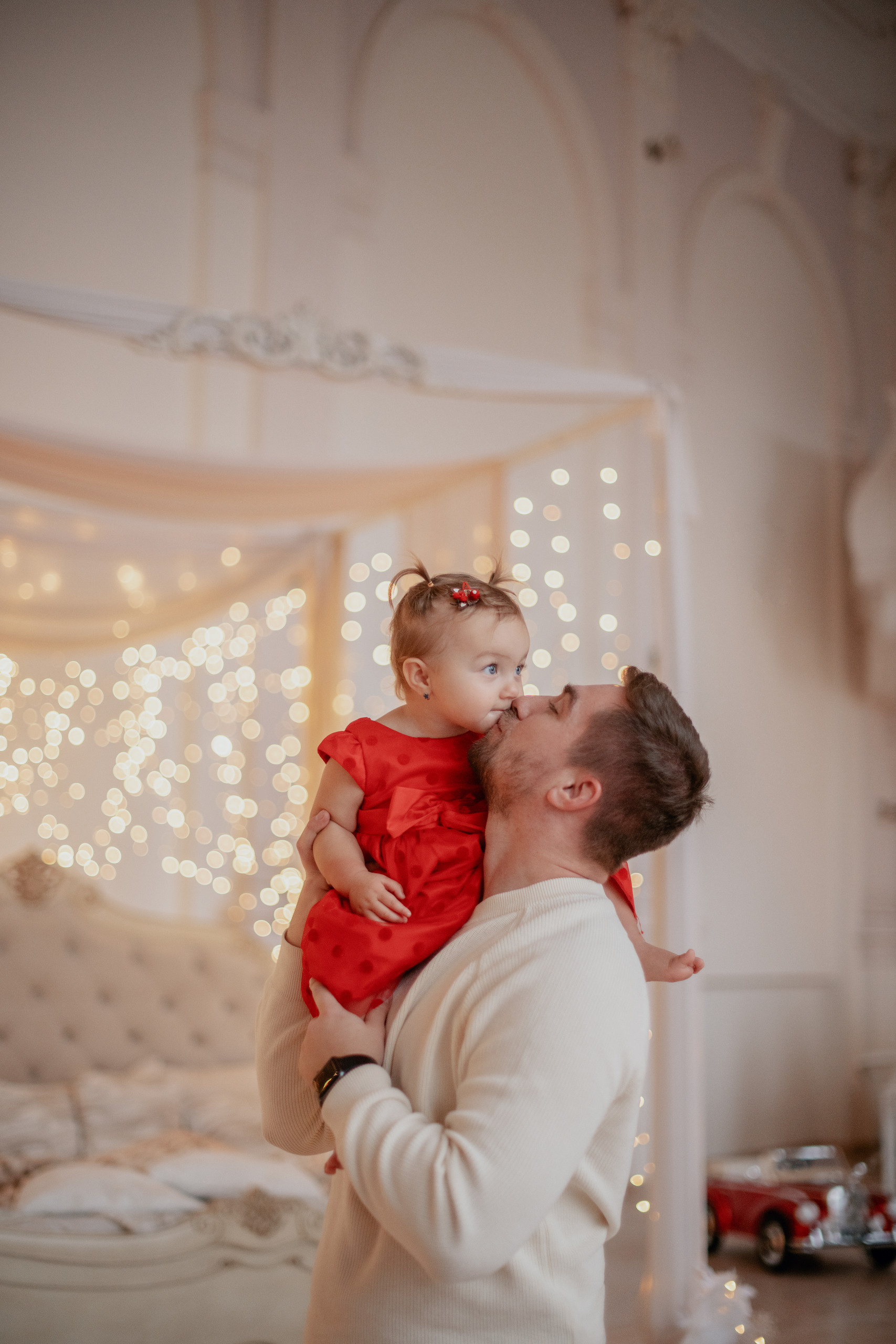 Семейная новогодняя фотосессия в студии-замке в Бероуне. Профессиональный фотограф в Праге Анастасия Харитонова