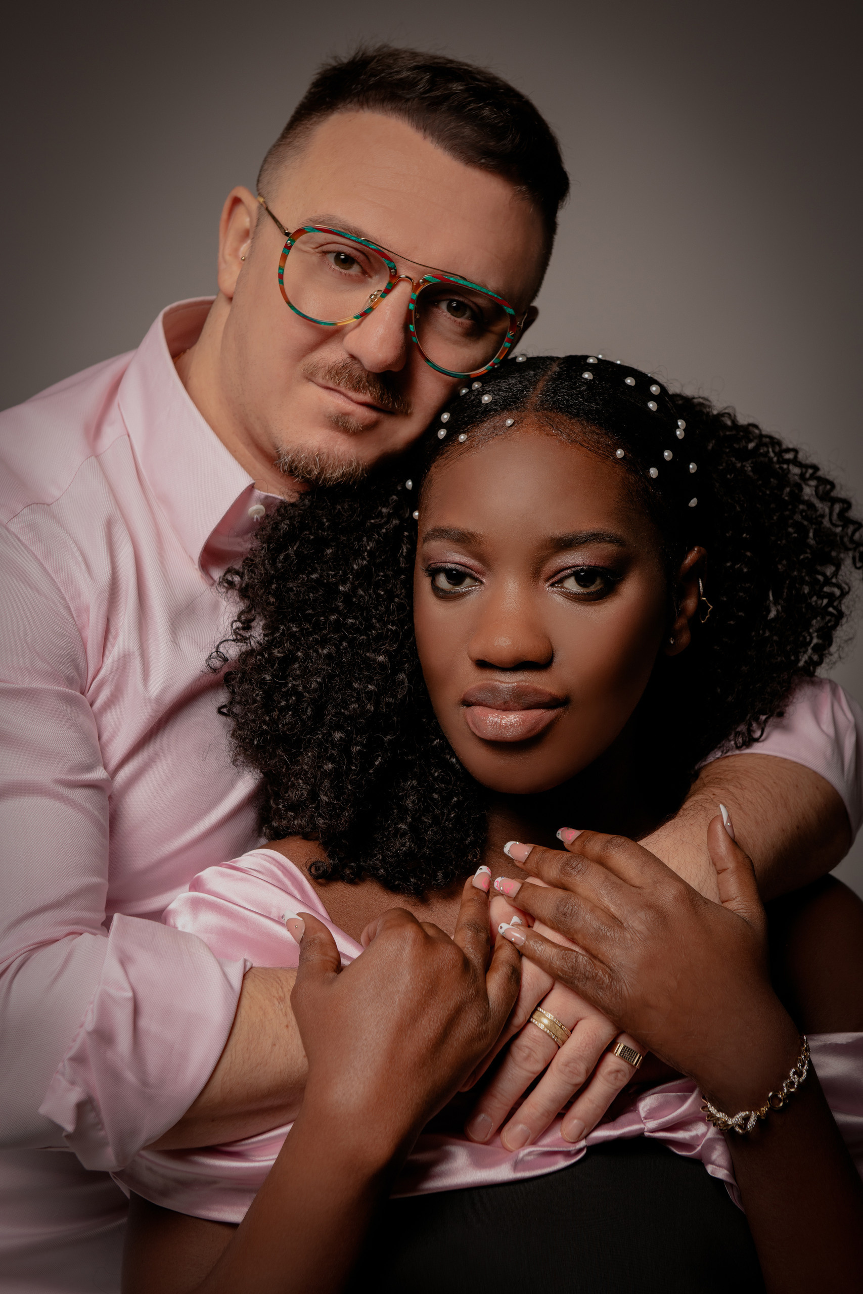 Maternity photoshoot in African traditional costume in Prague. Professional photographer in Prague Anastasia Haritonova