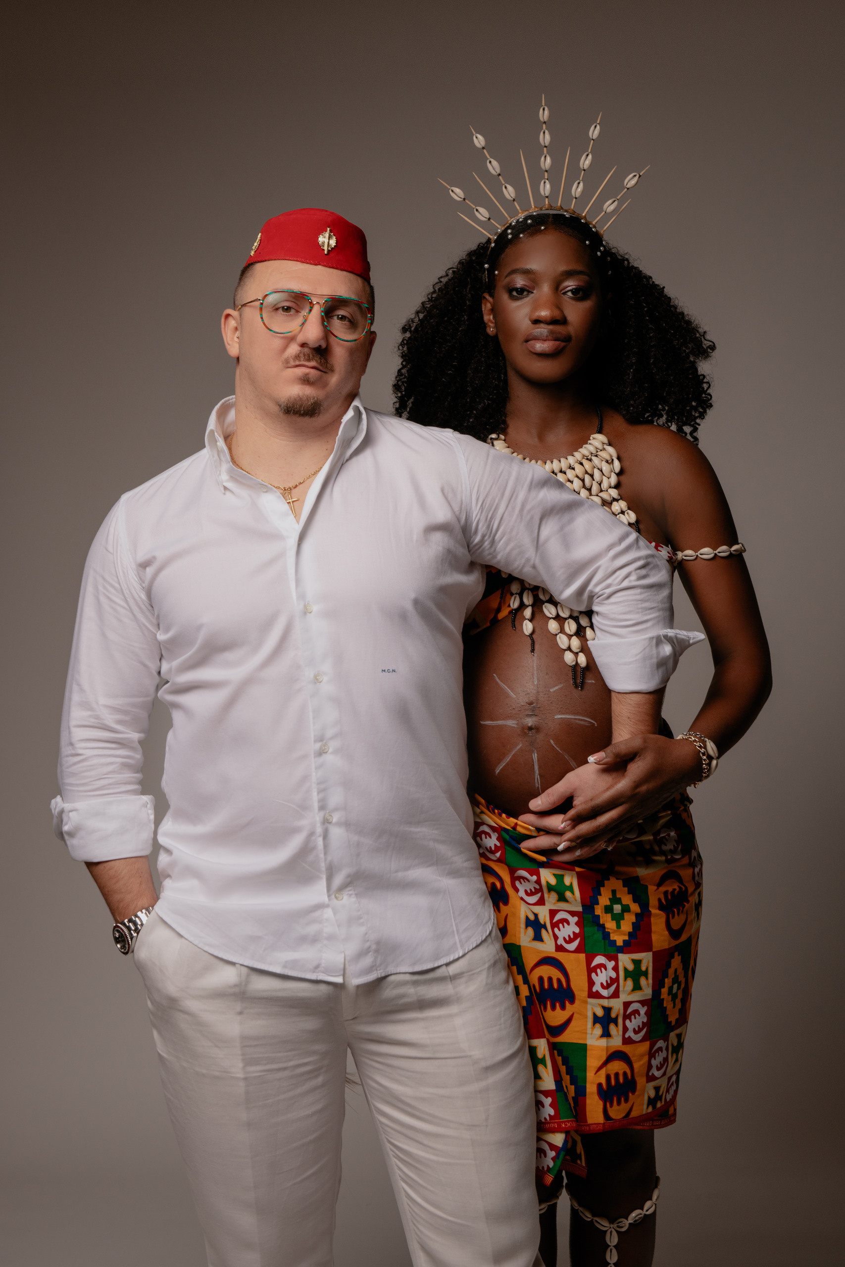 Maternity photoshoot in African traditional costume in Prague. Professional photographer in Prague Anastasia Haritonova