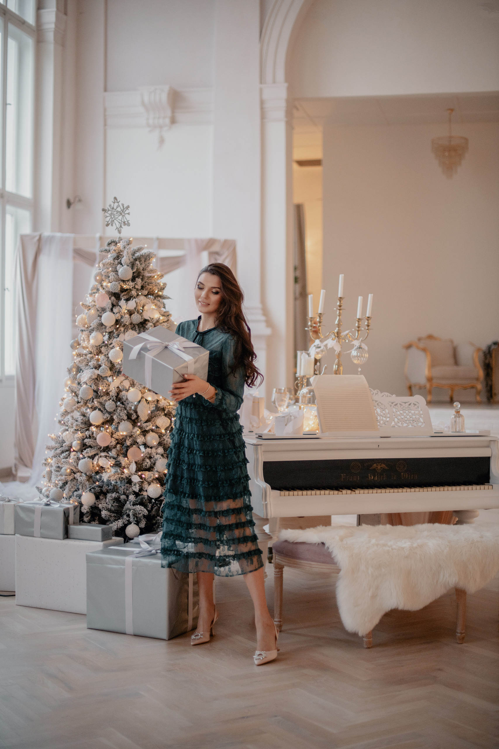 Семейная новогодняя фотосессия в студии-замке в Бероуне. Профессиональный фотограф в Праге Анастасия Харитонова