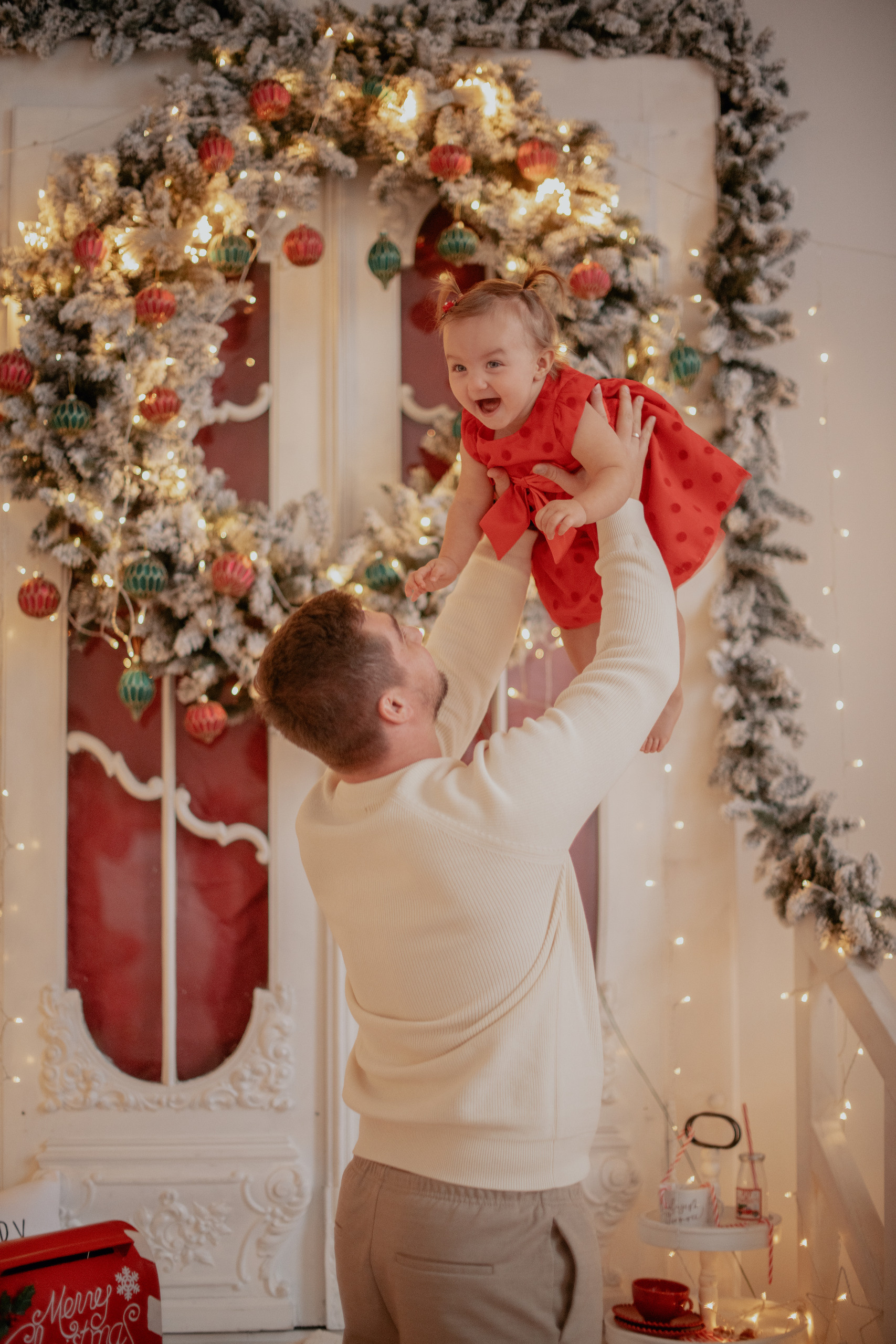 Семейная новогодняя фотосессия в студии-замке в Бероуне. Профессиональный фотограф в Праге Анастасия Харитонова