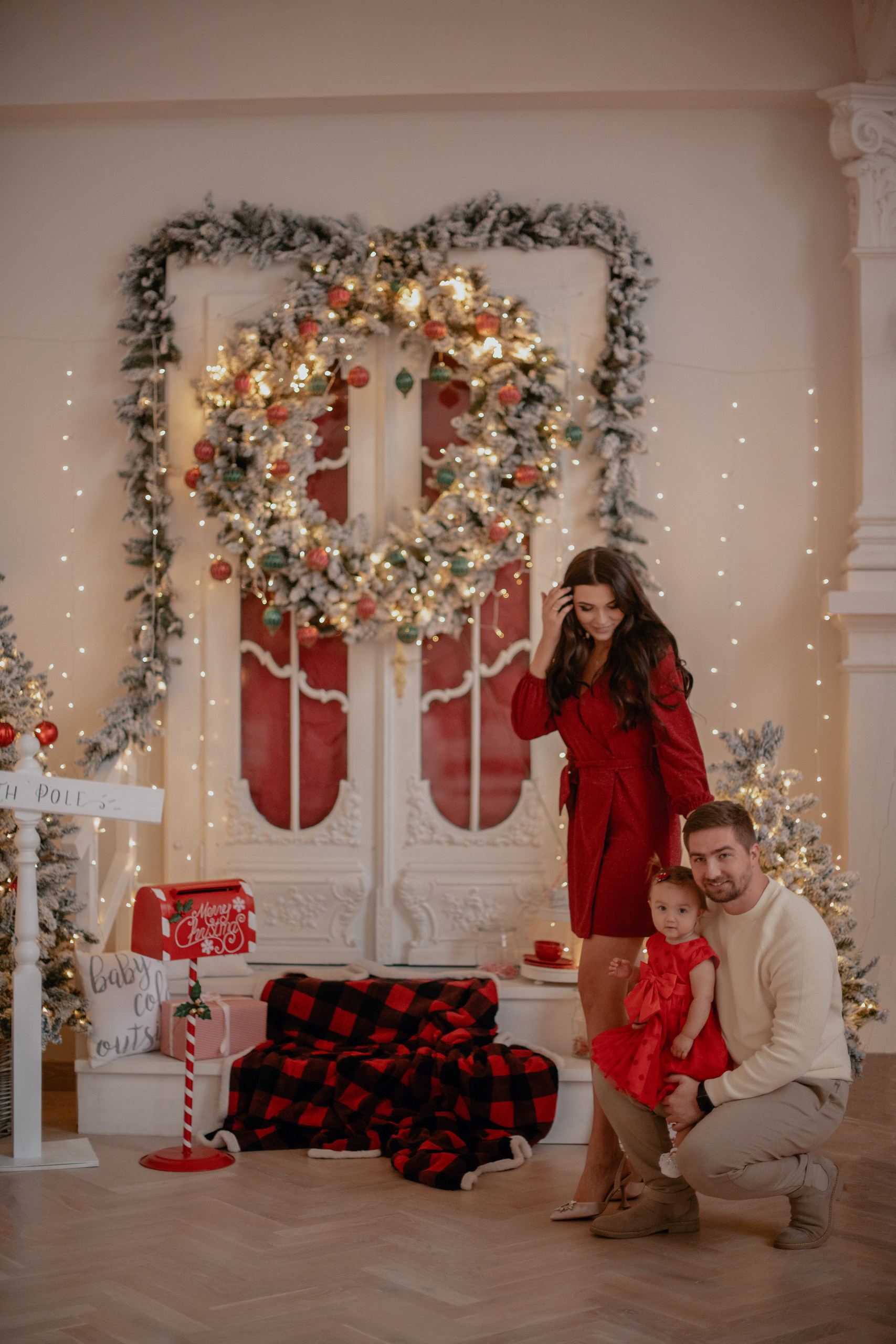 Семейная новогодняя фотосессия в студии-замке в Бероуне. Профессиональный фотограф в Праге Анастасия Харитонова