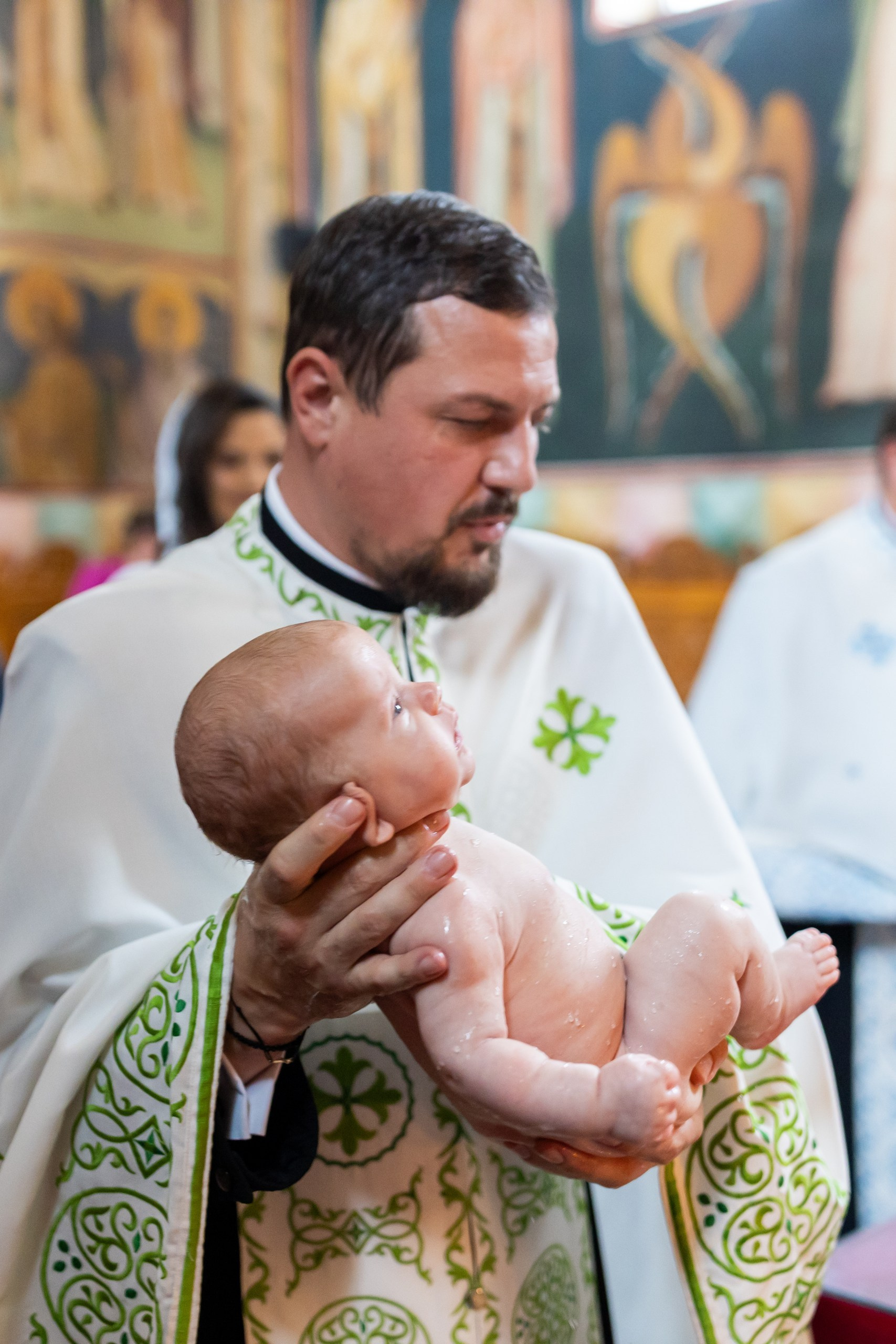 fotograf botez , fotografie botez Botoșani, fotograf Alin Chirilă, amintiri botez, fotografii botez, botez Miruna Parascheva, fotograf copii, fotografie botez în Botoșani-alt="botez , fotografie botez Alin Chirilă, amintiri botez, fotografii emoționante botez Botoșani"-- fotografii-botez-bebelus- amintiri-botez-micuț- moment-sfânt-crestinare- fotografie-emotionanta-botez- detalii-botez-bebelusi- parinti-fericiti-la-botez- fotograf-botez-profesionist- botez-in-biserica-ortodoxa- micuț-botezat-cu-emoție- zâmbete-și-lacrimi-la-botez- bebeluș-la-cristelniță- decor-botez-colorat- botez-cu-dragoste-și-credință- emotie-pura-la-botez- fotograf-botez-botosani- botez-iasi-suceava-fotograf- amintiri-nepretuite-botez-- Preotul ținându-l pe micuțul Mathias Gabriel la botez, în biserica Înălțarea Domnului, Copălău - Detalii de la botezul lui Mathias – lumânare, trusou și icoană - Familia lui Mathias Gabriel alături de micuț, în ziua botezului - Portret emoționant cu mama și bebelușul în brațe, în biserică,fotograf profesionist evenimente Botoșani, Iași, Suceava, Fălticeni, Bacău, Pașcani, Roman - AlinoFotoStudio by Alin Chirilă - servicii foto nuntă, botez, cununie, ședințe foto creative, albume personalizate, fotografii emoționante și calitative pentru cele mai importante momente din viață,fotograf nuntă Botoșani Alin Chirilă, ședință foto botez Iași - AlinoFotoStudio, servicii fotograf profesionist evenimente Suceava, fotograf cununie civilă Fălticeni - Alin Chirilă, album foto nuntă personalizat Bacău.“Bebeluș botezat în biserică, ținut în brațe de nași” • “Detaliu cu lumânarea de botez decorată cu flori albe” • “Părinți emoționați alături de copilul lor la ceremonia de botez” • “Masa festivă de botez cu decor tematic și tort personalizat” • “Momentul în care preotul toarnă apă sfințită pe fruntea bebelușului” “Bebeluș în rochie albă de botez, zâmbind în brațele mamei” • “Detaliu cu cruciulița de botez așezată pe o pernă de satin” • “Părinți și nași aprinzând lumânările în timpul ceremoniei de botez” • “Tort de botez decorat cu figurine tematice și numele copilului” • “Copil botezat dormind liniștit în pătuțul decorat festiv” • “Momentul în care preotul binecuvântează copilul în fața altarului” • “Invitați adunându-se în jurul mesei festive la petrecerea de botez” • “Bebeluș ținând în mână o jucărie personalizată primită la botez” • “Familie fericită pozând împreună după ceremonia de botez” • “Decor tematic cu baloane și flori la locația petrecerii de botez” fotograf Botoșani fotograf evenimente fotograf botez Alin Chirila fotograf alinofotostudio.fotograf botez Amelis Maria, fotografie botez Botoșani, fotograf Alin Chirilă, amintiri botez, fotografii botez, botez Amelis Maria, fotograf copii, fotografie botez în Botoșani,