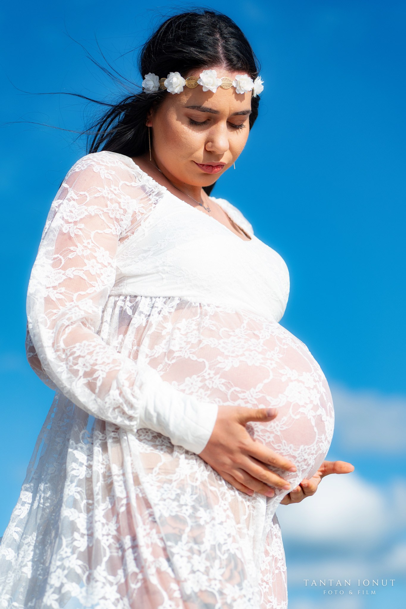 Sedinta foto maternitate — emotie si feminitate inainte de nastere. TANTAN IONUT FOTO & FILM