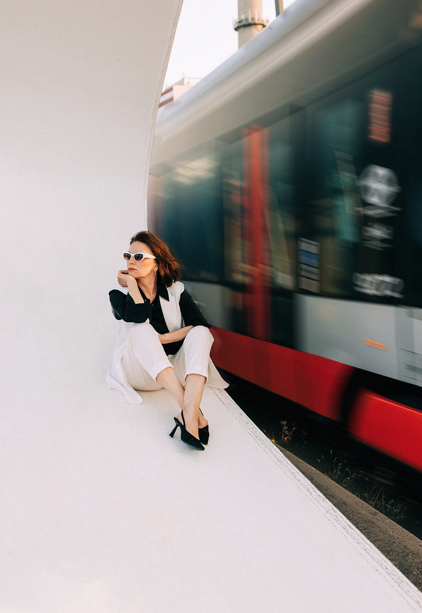 Elena in Troja bridge. Rodinný a svatební fotograf v Praze