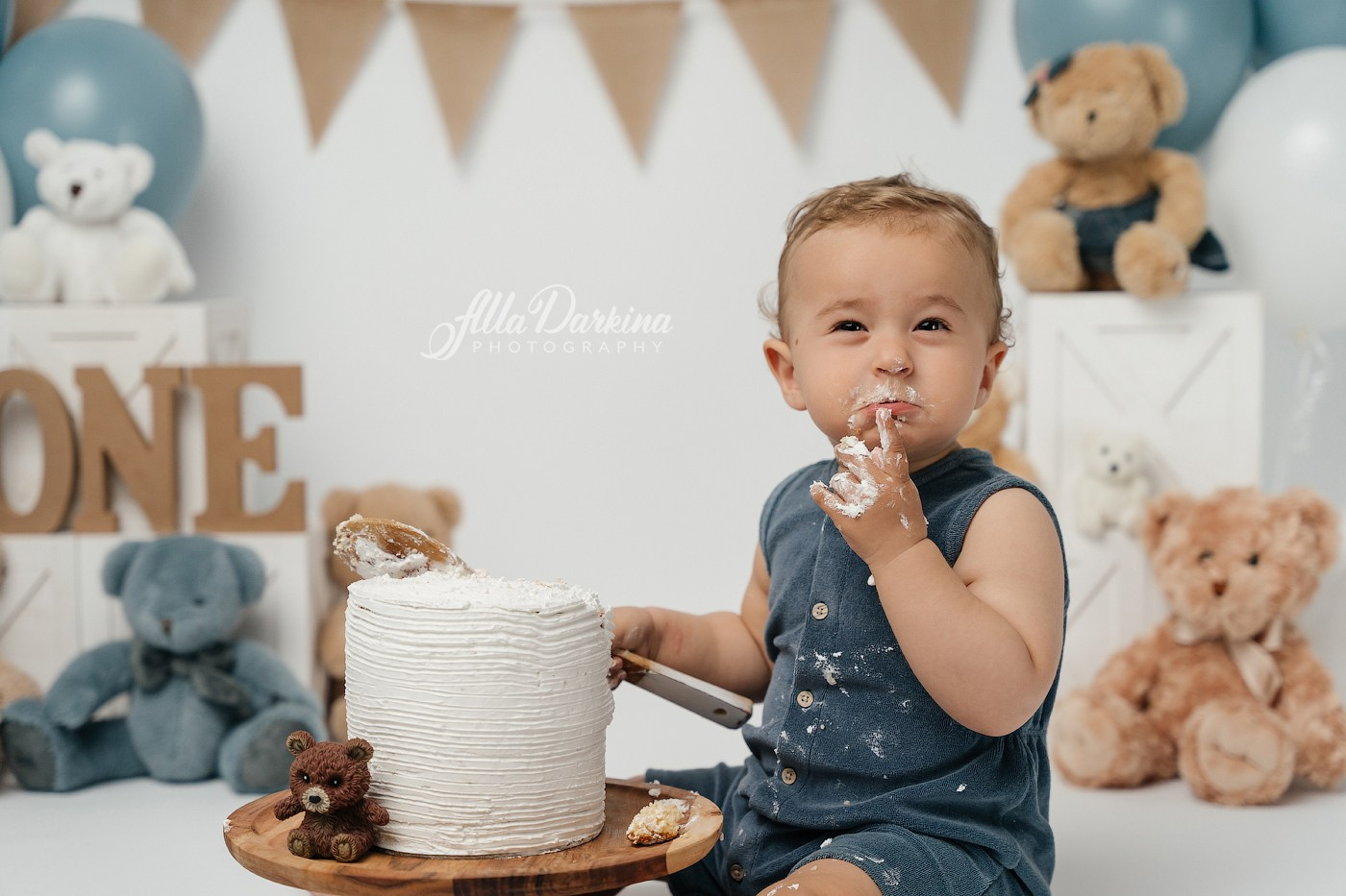 Cake smash session price guide. Newborn and family photographer. Hills District. Sydney