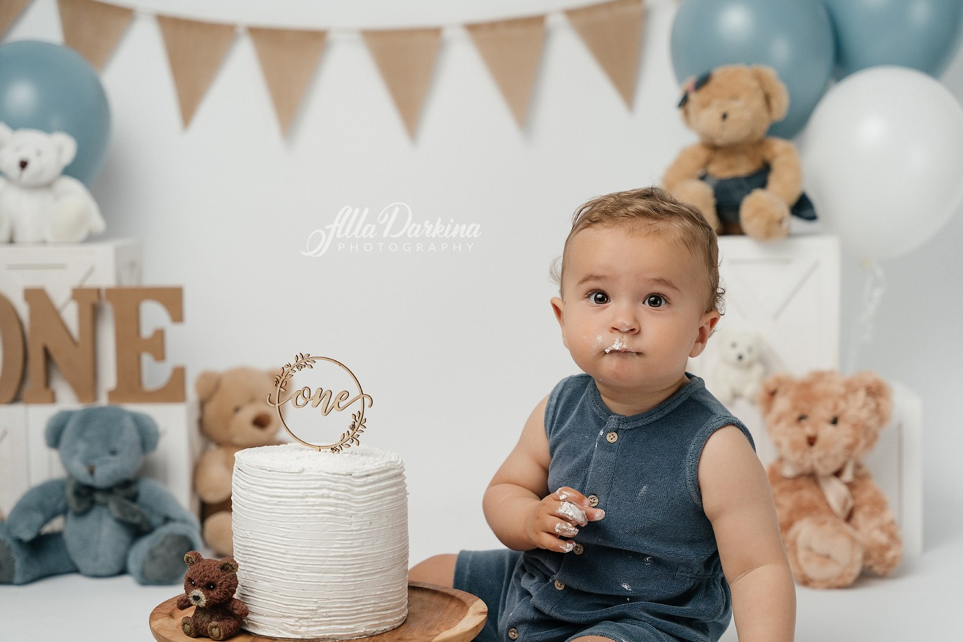 Cake smash session price guide. Newborn and family photographer. Hills District. Sydney