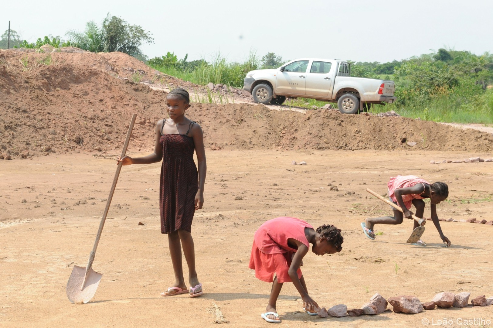 Photos of volunteer work in Congo. Simbahalu