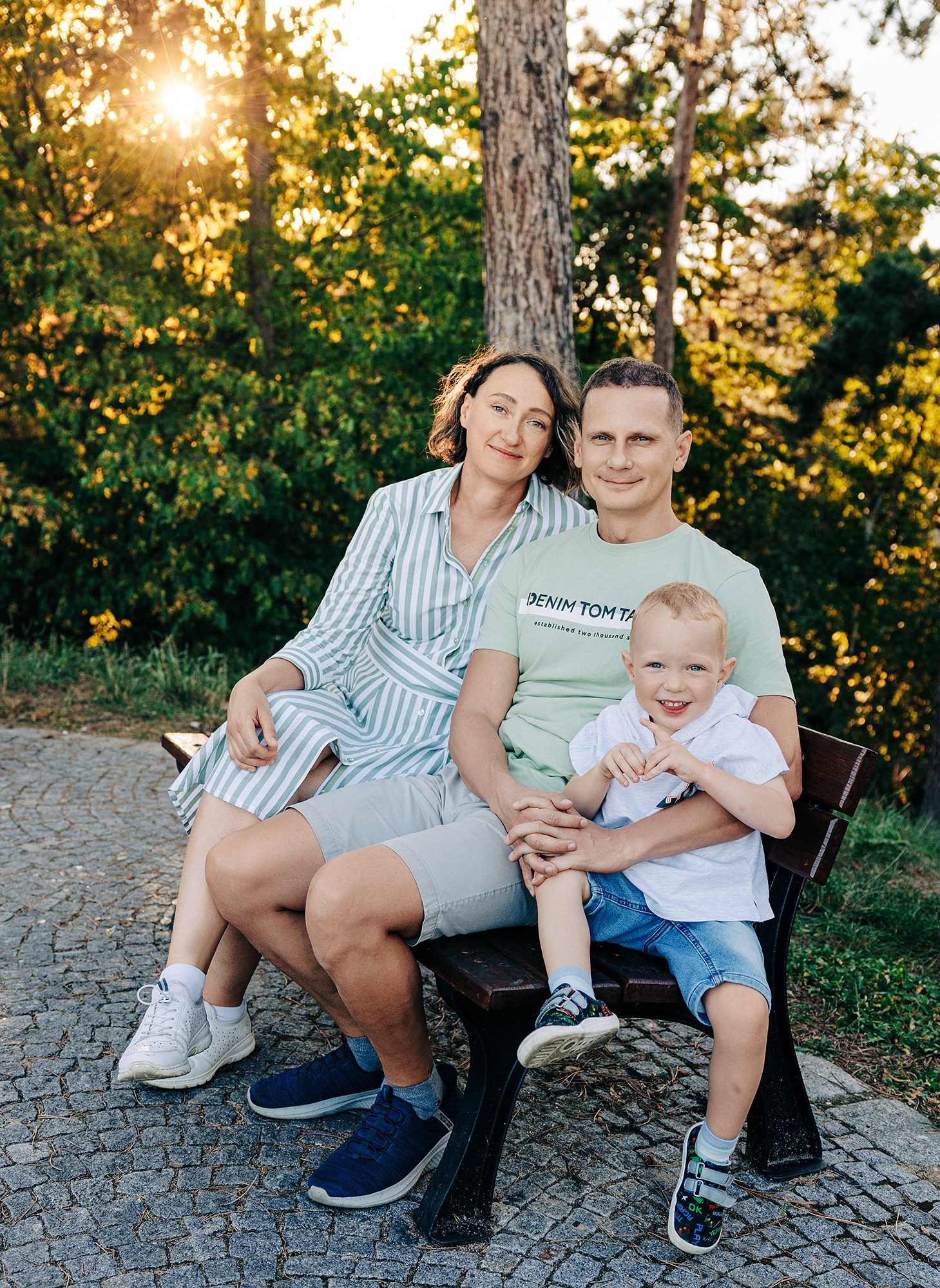 Таня, Андрей и Паша на прогулке. Family and wedding photographer in Prague Natalia Fedori