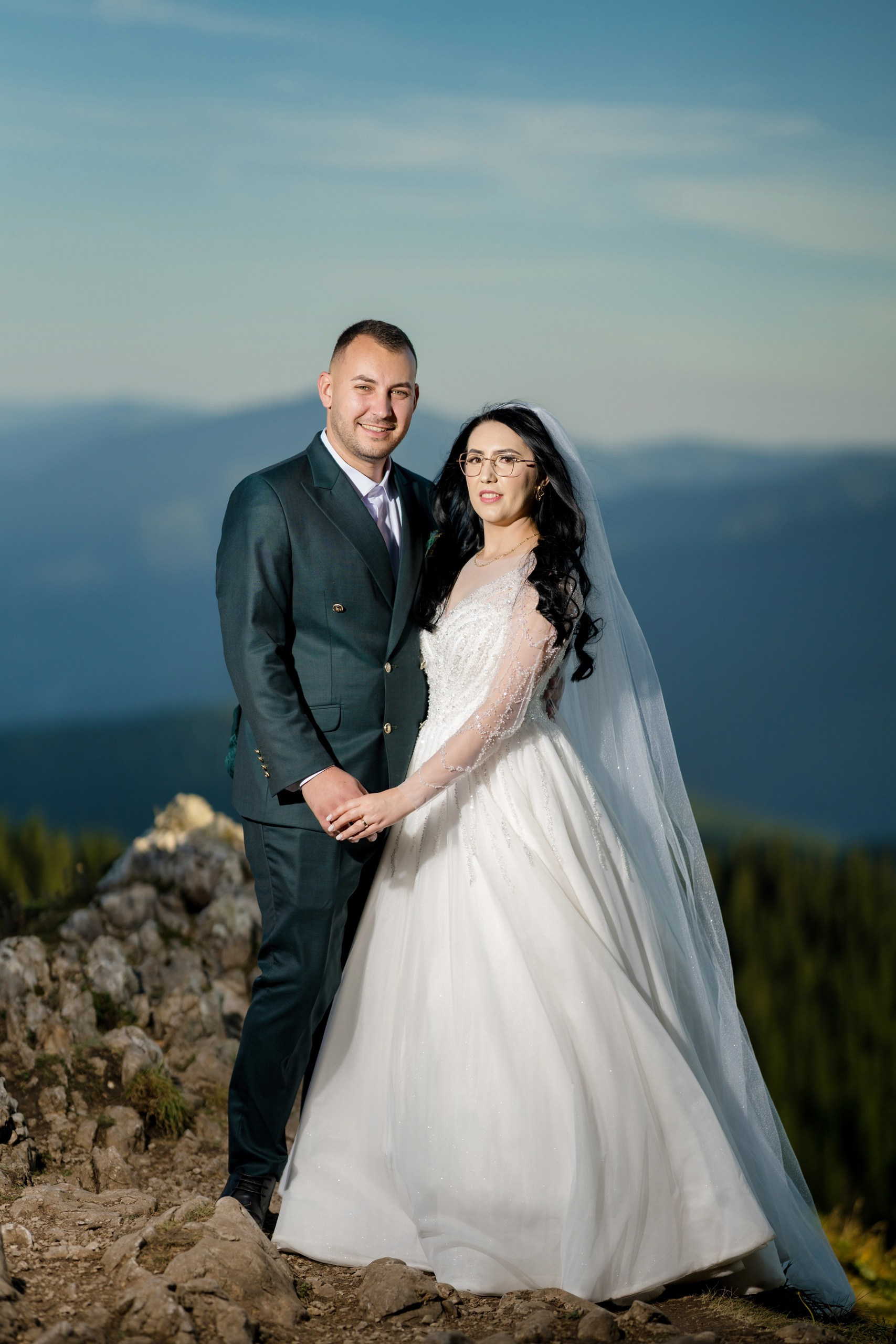 - nunta--fotograf-profesionist-botosani - fotografie-nunta-romantica - imagini-nunta-in-natura-alin-chirila-fotograf - fotografii-cuplu-indragostit-nunta-botosani - sedinta-foto-miri-andrei-iustina-alinofotostudio - amintiri-din-nunta-realizate-de-fotograf-profesionist - povestea-nuntii-andrei-si-iustina-in-imagini-alinofotostudio-fotograf evenimente- evenimente Botoșani -fotograf Suceava - fotograf Iași- servicii foto. servicii foto Botoșani. servicii foto video Botoșani. fotograf nunta. fotograf evenimente. fotograf nunta Botoșani. Alin chirila. Alin chirila fotograf. Alinofotostudio.- servicii foto. servicii foto Botoșani. servicii foto video Botoșani. fotograf nunta. fotograf evenimente. fotograf nunta Botoșani. Alin chirila. Alin chirila fotograf. Alinofotostudio.fotograf stare civilă,poze stare civilă,album foto stare civilă,servicii foto suceava,fotograf evenimente suceava,fotograf nuntă suceava,poze cununie civilă,ședință foto stare civilă,sesiune foto suceava,fotograf profesionist suceava,fotograf botosani,stare civila botosani,alinofotostudio,alin chirila fotograf.servicii foto. servicii foto Botoșani. servicii foto video Botoșani. fotograf nunta. fotograf evenimente. fotograf nunta Botoșani. Alin chirila. Alin chirila fotograf. Alinofotostudio.fotograf stare civilă,poze stare civilă,album foto stare civilă,servicii foto suceava,fotograf evenimente suceava,fotograf nuntă suceava,poze cununie civilă,ședință foto stare civilă,sesiune foto suceava,fotograf profesionist suceava,fotograf botosani,stare civila povestitor prin fotografiebotosani,alinofotostudio,alin chirila fotograf,servicii foto. servicii foto Botoșani. servicii foto video Botoșani. fotograf nunta. fotograf evenimente. fotograf nunta Botoșani. Alin chirila. Alin chirila fotograf. Alinofotostudio.fotograf stare civilă,poze stare civilă,album foto stare civilă,servicii foto suceava,fotograf evenimente suceava,fotograf nuntă suceava,poze cununie civilă,ședință foto stare civilă,sesiune foto suceava,fotograf profesionist suceava,fotograf botosani,stare civila botosani,alinofotostudio,alin chirila fotograf,cununie religioasă botoșani,andreea și neculai,capela militară botoșani,foto conacul zăicești,fotograf nuntă botoșani,fotograf cununie religioasă,foto evenimente botoșani,poze cununie capela militară,ședință foto zăicești,fotograf profesionist botoșaniMire și mireasă – Sergiu & Liliana – ziua nunții, 2024 - Emoții în ziua nunții – Sergiu și Liliana - Dansul mirilor – fotografie artistică nuntă 2024 - Sedinta foto romantică în natură – Sergiu & Liliana - Rochia de mireasă și detalii de nuntă elegan-Album de cununie civilă Florin și Anda – Fotografii profesionale realizate de Alin Chirilă în Botoșani -fotograf prin fotografie-Ședință foto Trash the Dress pe muntele Rarău cu Iulian și Iuliana – fotografie de cuplu, natură montană, emoție autentică surprinsă de Alin Chirilă, povestitor prin fotografie.- "Iulian și Iuliana pe crestele Rarăului – fotografie Trash the Dress în natură" - "Cuplu îmbrățișat la apus pe muntele Rarău – ședință foto după nuntă" - "Rochie de mireasă în vânt pe munte – Trash the Dress Rarău-1. Iulian și Iuliana pe muntele Rarău – ședință foto Trash the Dress în natură, cu peisaj montan spectaculos 2. Cuplu în îmbrățișare pe Rarău – emoție autentică surprinsă după nuntă 3. Rochie de mireasă în bătaia vântului – fotografie artistică Trash the Dress în munți 4. Mire și mireasă privind spre orizont – dragoste și libertate pe muntele Rarău 5. Iuliana zâmbind în rochia de mireasă – portret în natură, Trash the Dress 6. Iulian ținându-și mireasa de mână – ședință foto romantică pe munte 7. Detaliu cu rochia pe stâncă – estetică naturală Trash the Dress Rarău 8. Cuplu în mers pe poteca Rarăului – fotografie simbolică de după nuntă 9. Apus de soare pe Rarău în spatele mirilor – imagine de poveste Trash the Dress 10. Iulian și Iuliana râzând împreună – momente autentice surprinse de Alin Chirilă, povestitor prin fotografie