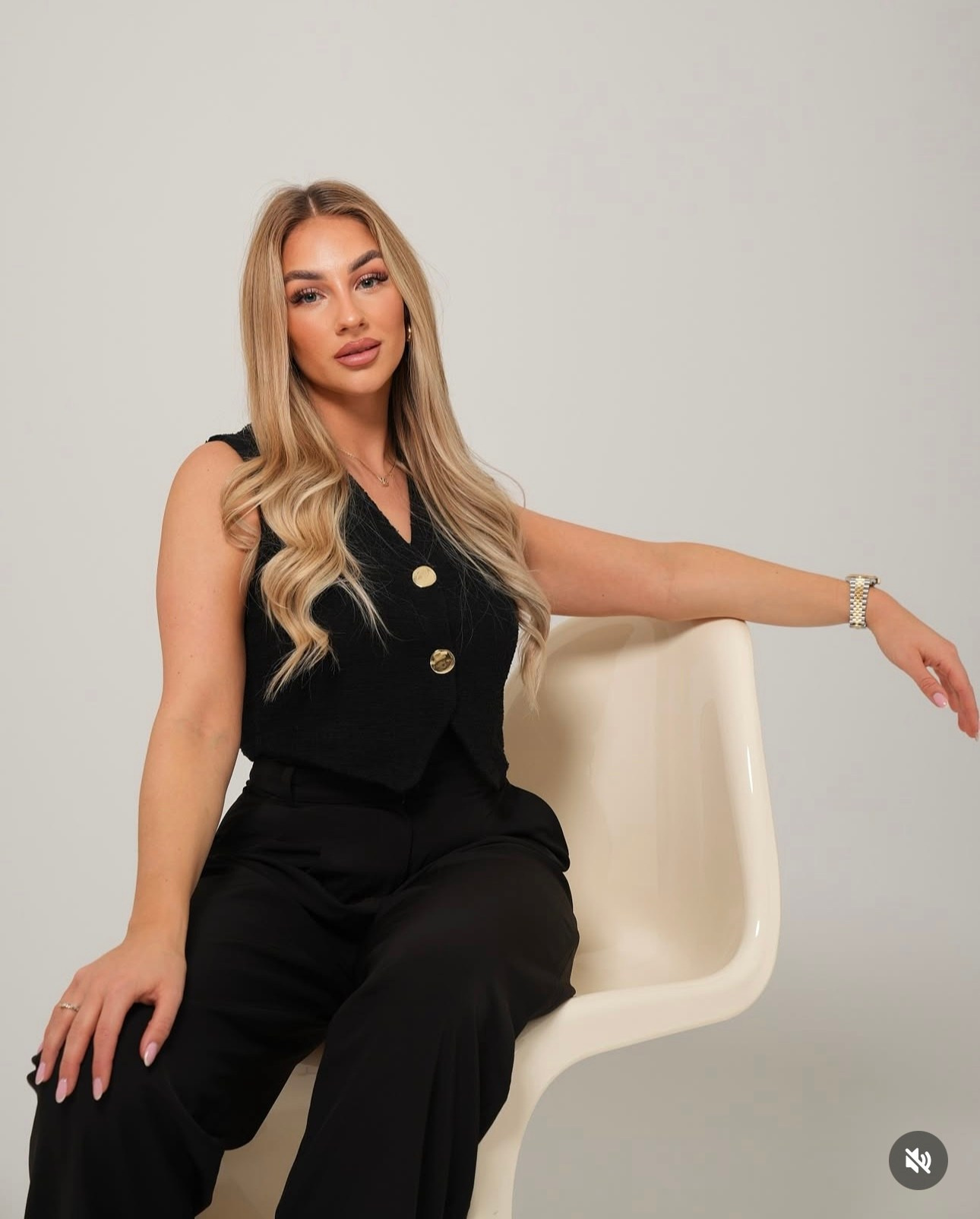 Professioneller Studiofotograf in München – Fotos, Content Creation, Shooting für jeden Anlass. Fotostudio Aesthetic Space in München. Fotostudio mieten ab 1 Stunde