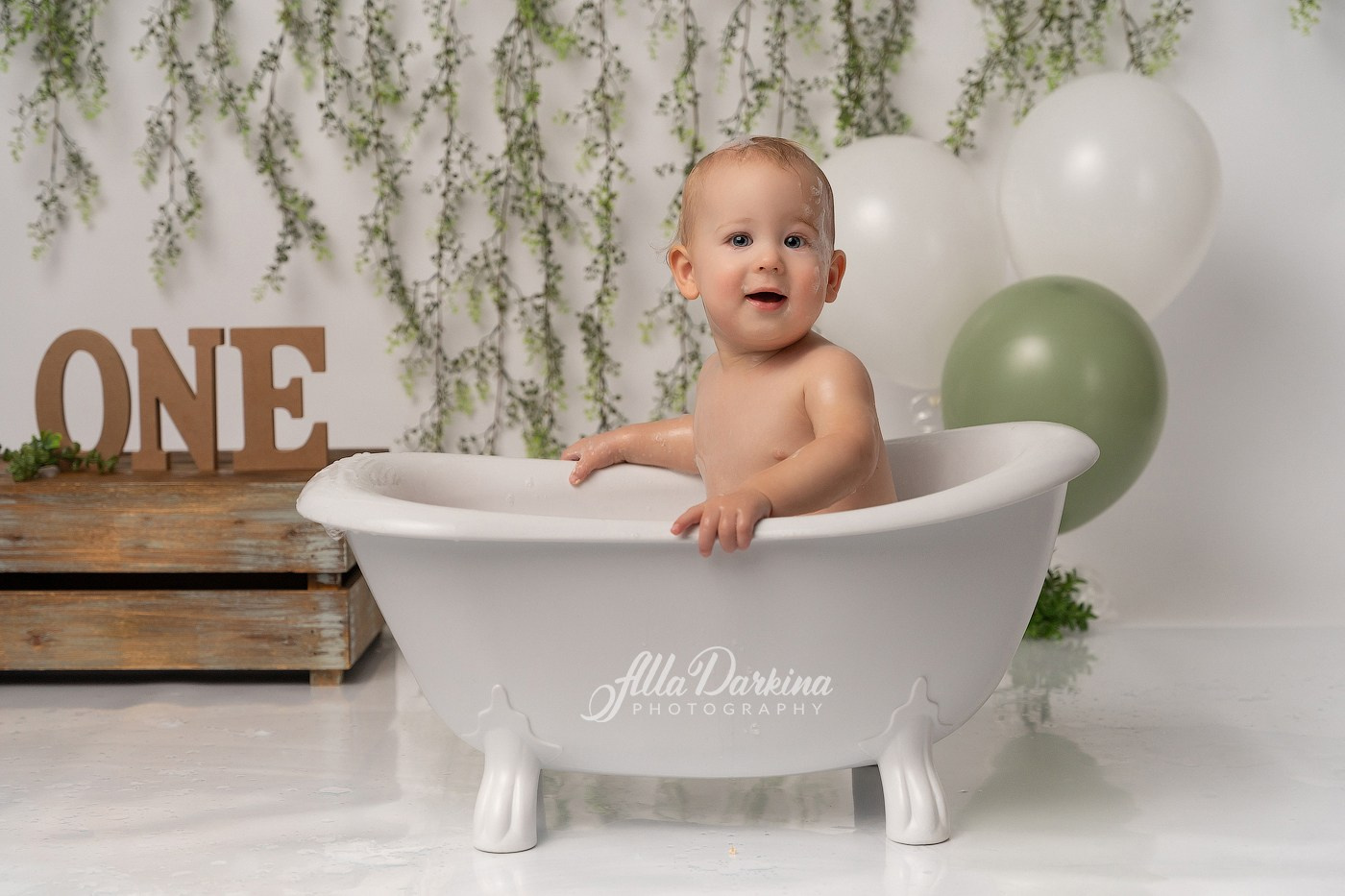 Cake smash session price guide. Newborn and family photographer. Hills District. Sydney