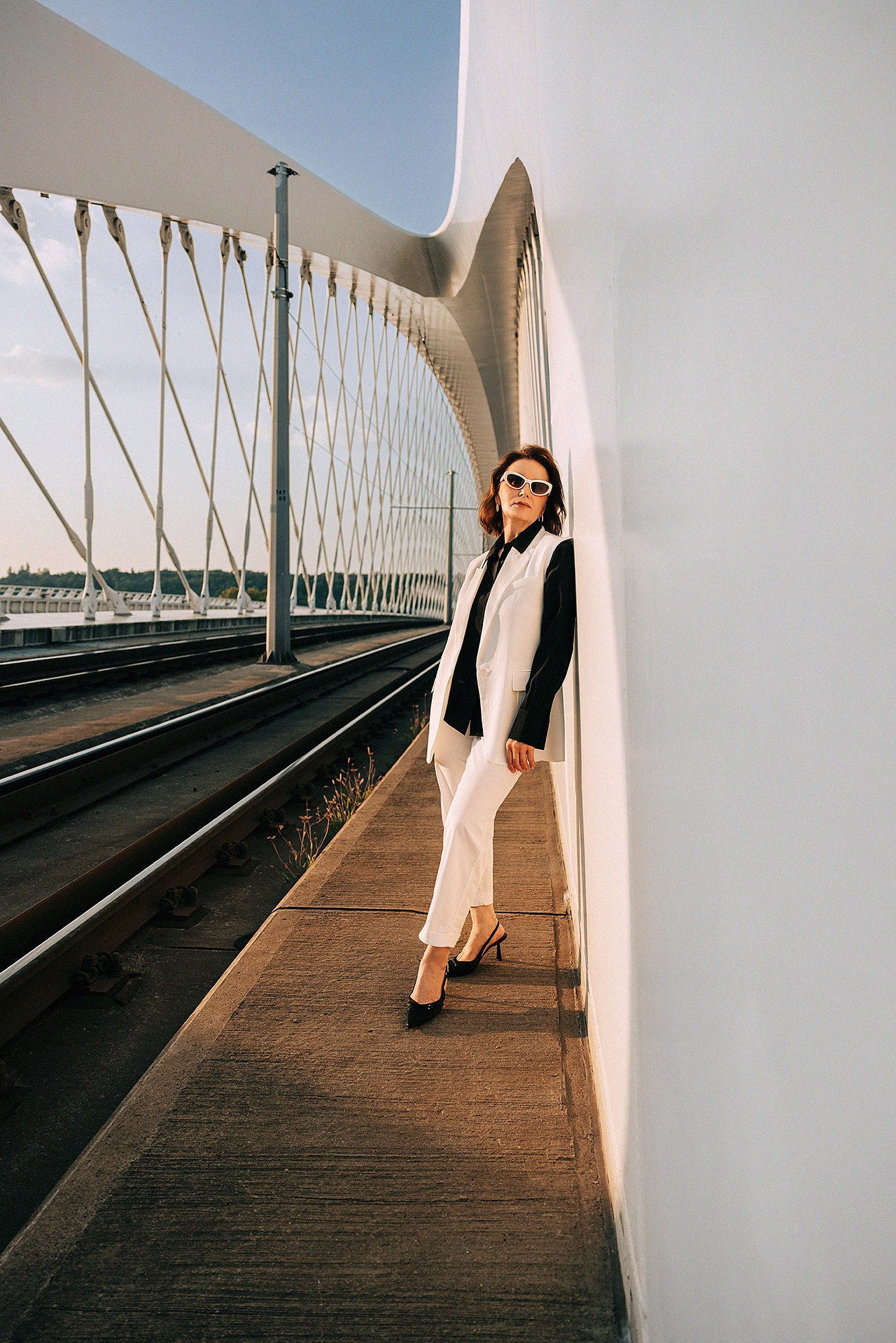 Elena in Troja bridge. Rodinný a svatební fotograf v Praze
