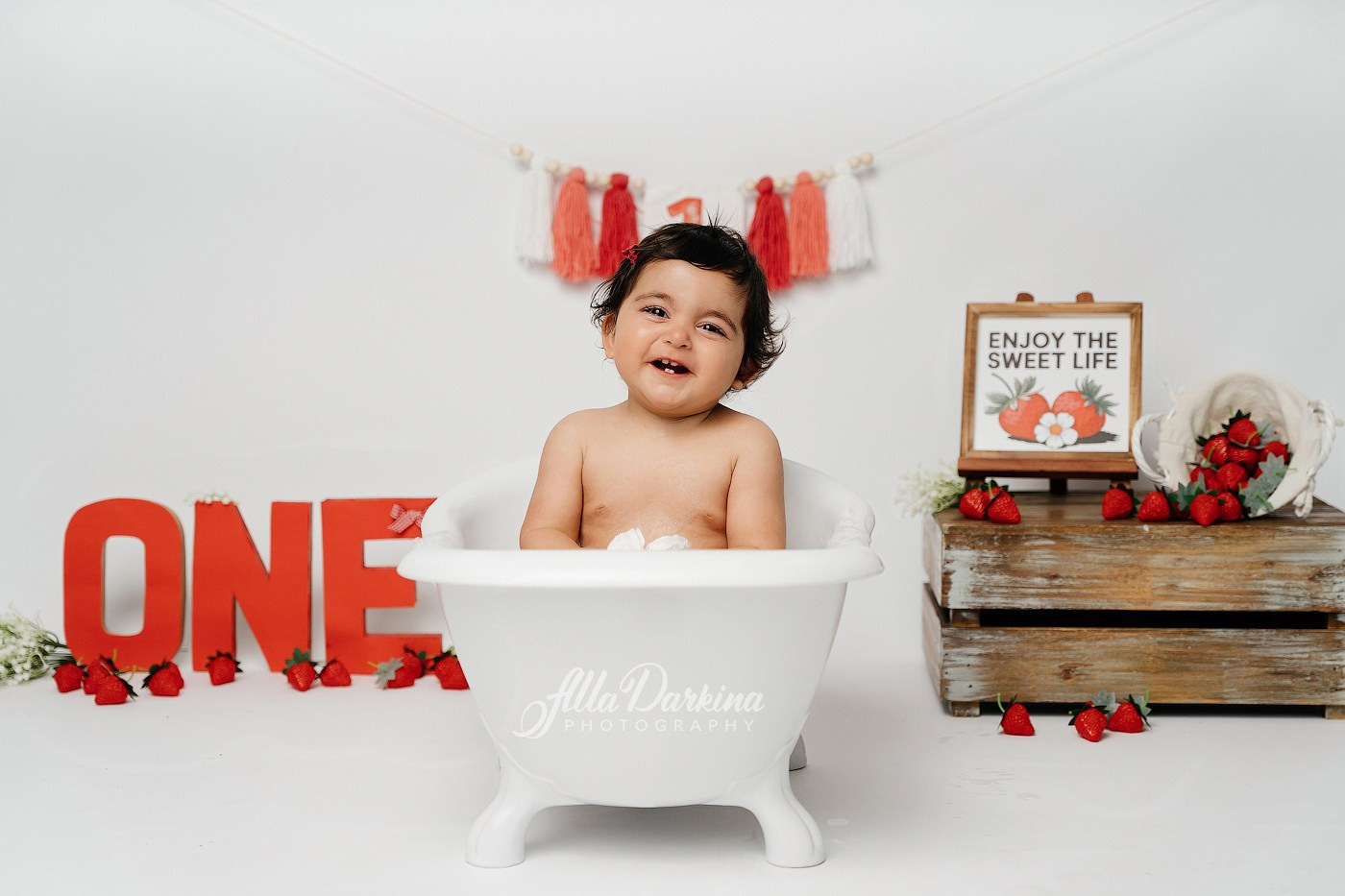 Cake smash session price guide. Newborn and family photographer. Hills District. Sydney