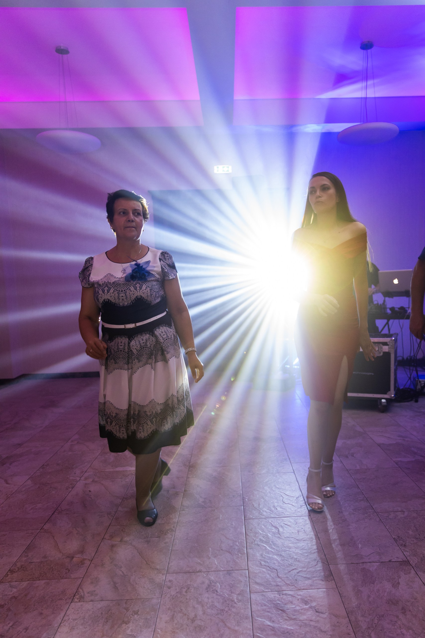 fotograf botez , fotografie botez Botoșani, fotograf Alin Chirilă, amintiri botez, fotografii botez, botez Miruna Parascheva, fotograf copii, fotografie botez în Botoșani-alt="botez , fotografie botez Alin Chirilă, amintiri botez, fotografii emoționante botez Botoșani"-- fotografii-botez-bebelus- amintiri-botez-micuț- moment-sfânt-crestinare- fotografie-emotionanta-botez- detalii-botez-bebelusi- parinti-fericiti-la-botez- fotograf-botez-profesionist- botez-in-biserica-ortodoxa- micuț-botezat-cu-emoție- zâmbete-și-lacrimi-la-botez- bebeluș-la-cristelniță- decor-botez-colorat- botez-cu-dragoste-și-credință- emotie-pura-la-botez- fotograf-botez-botosani- botez-iasi-suceava-fotograf- amintiri-nepretuite-botez-- Preotul ținându-l pe micuțul Mathias Gabriel la botez, în biserica Înălțarea Domnului, Copălău - Detalii de la botezul lui Mathias – lumânare, trusou și icoană - Familia lui Mathias Gabriel alături de micuț, în ziua botezului - Portret emoționant cu mama și bebelușul în brațe, în biserică,fotograf profesionist evenimente Botoșani, Iași, Suceava, Fălticeni, Bacău, Pașcani, Roman - AlinoFotoStudio by Alin Chirilă - servicii foto nuntă, botez, cununie, ședințe foto creative, albume personalizate, fotografii emoționante și calitative pentru cele mai importante momente din viață,fotograf nuntă Botoșani Alin Chirilă, ședință foto botez Iași - AlinoFotoStudio, servicii fotograf profesionist evenimente Suceava, fotograf cununie civilă Fălticeni - Alin Chirilă, album foto nuntă personalizat Bacău.“Bebeluș botezat în biserică, ținut în brațe de nași” • “Detaliu cu lumânarea de botez decorată cu flori albe” • “Părinți emoționați alături de copilul lor la ceremonia de botez” • “Masa festivă de botez cu decor tematic și tort personalizat” • “Momentul în care preotul toarnă apă sfințită pe fruntea bebelușului” “Bebeluș în rochie albă de botez, zâmbind în brațele mamei” • “Detaliu cu cruciulița de botez așezată pe o pernă de satin” • “Părinți și nași aprinzând lumânările în timpul ceremoniei de botez” • “Tort de botez decorat cu figurine tematice și numele copilului” • “Copil botezat dormind liniștit în pătuțul decorat festiv” • “Momentul în care preotul binecuvântează copilul în fața altarului” • “Invitați adunându-se în jurul mesei festive la petrecerea de botez” • “Bebeluș ținând în mână o jucărie personalizată primită la botez” • “Familie fericită pozând împreună după ceremonia de botez” • “Decor tematic cu baloane și flori la locația petrecerii de botez” fotograf Botoșani fotograf evenimente fotograf botez Alin Chirila fotograf alinofotostudio.fotograf botez Amelis Maria, fotografie botez Botoșani, fotograf Alin Chirilă, amintiri botez, fotografii botez, botez Amelis Maria, fotograf copii, fotografie botez în Botoșani,