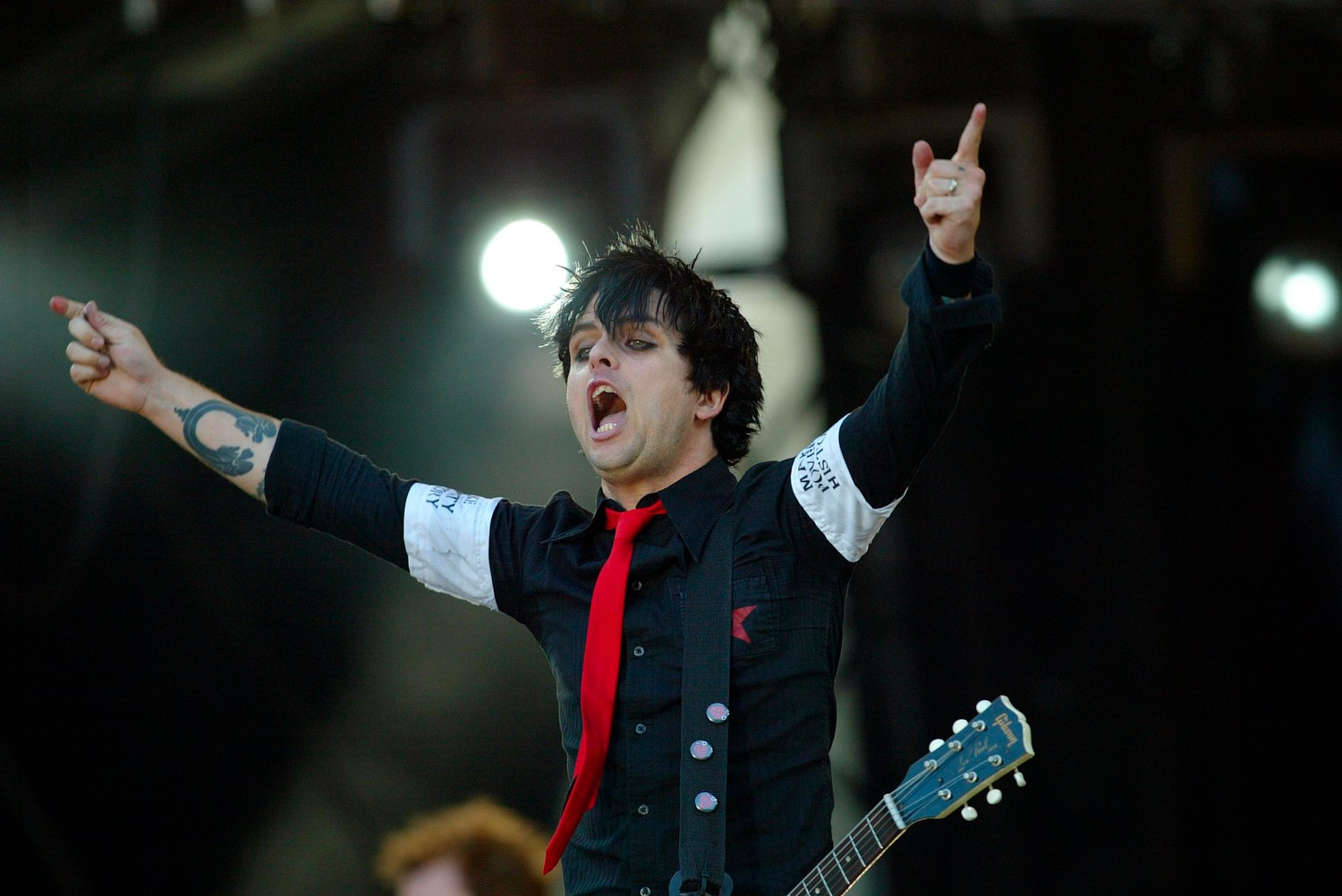 Billie Joe Armstrong, Green Day’s dynamic frontman and punk rock guitar legend, energizes the Tiergarten crowd with raw stage presence.