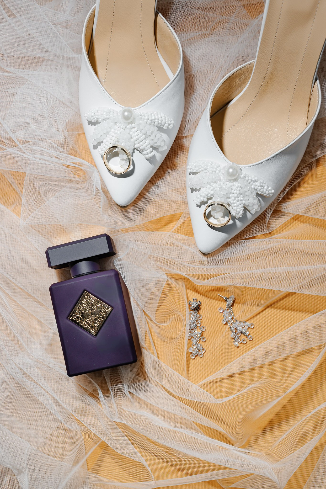 Fotograf nuntă premium București – emoție, lumină, detalii. Fiecare fotografie spune o poveste. Stilul meu pune accent pe emoție, compoziție curată și editare naturală, perfectă pentru nunți elegante din București.