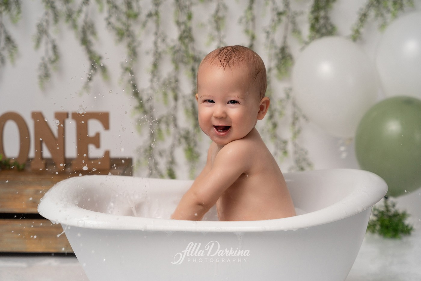Cake smash session price guide. Newborn and family photographer. Hills District. Sydney
