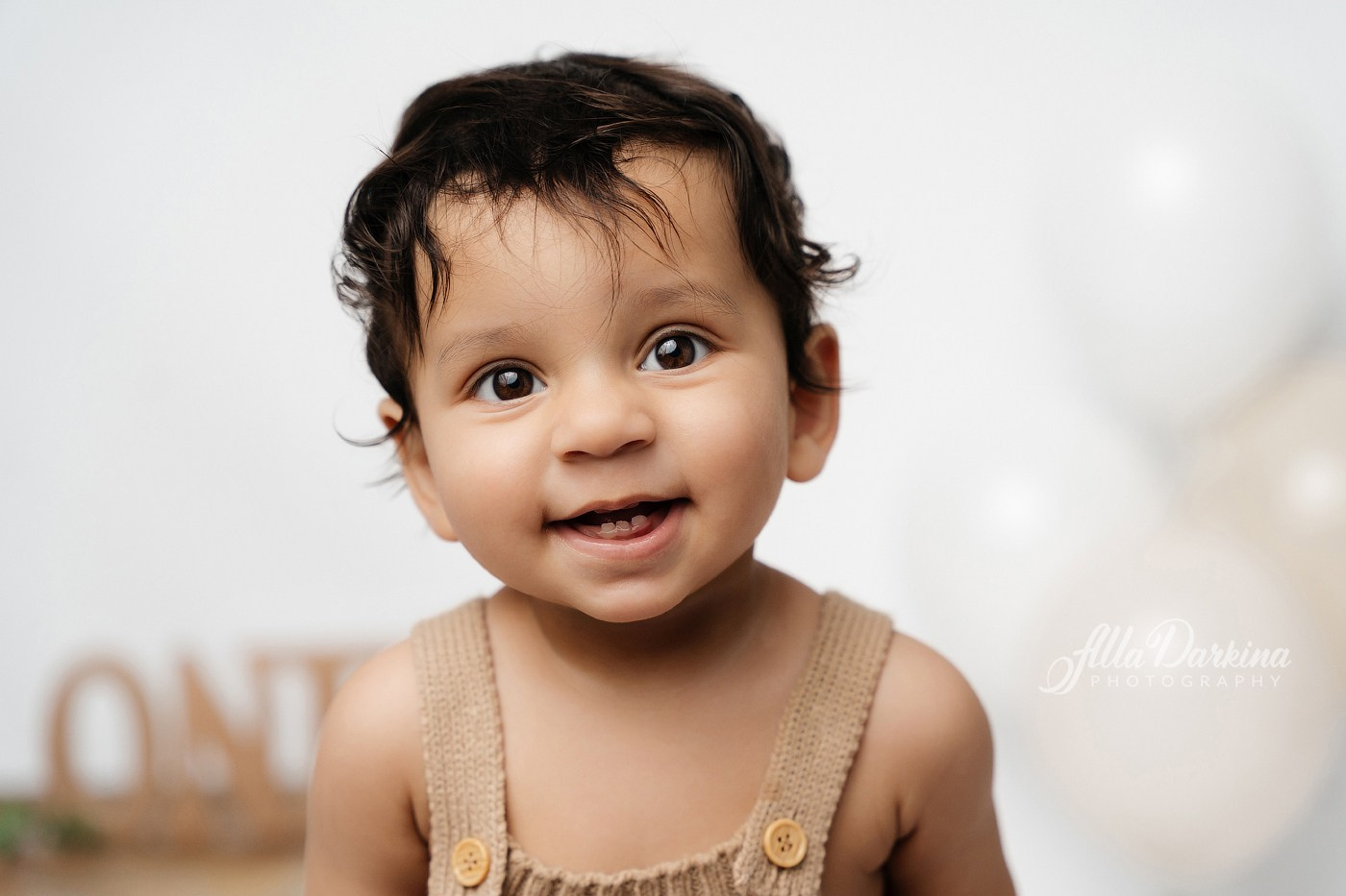Cake smash session price guide. Newborn and family photographer. Hills District. Sydney