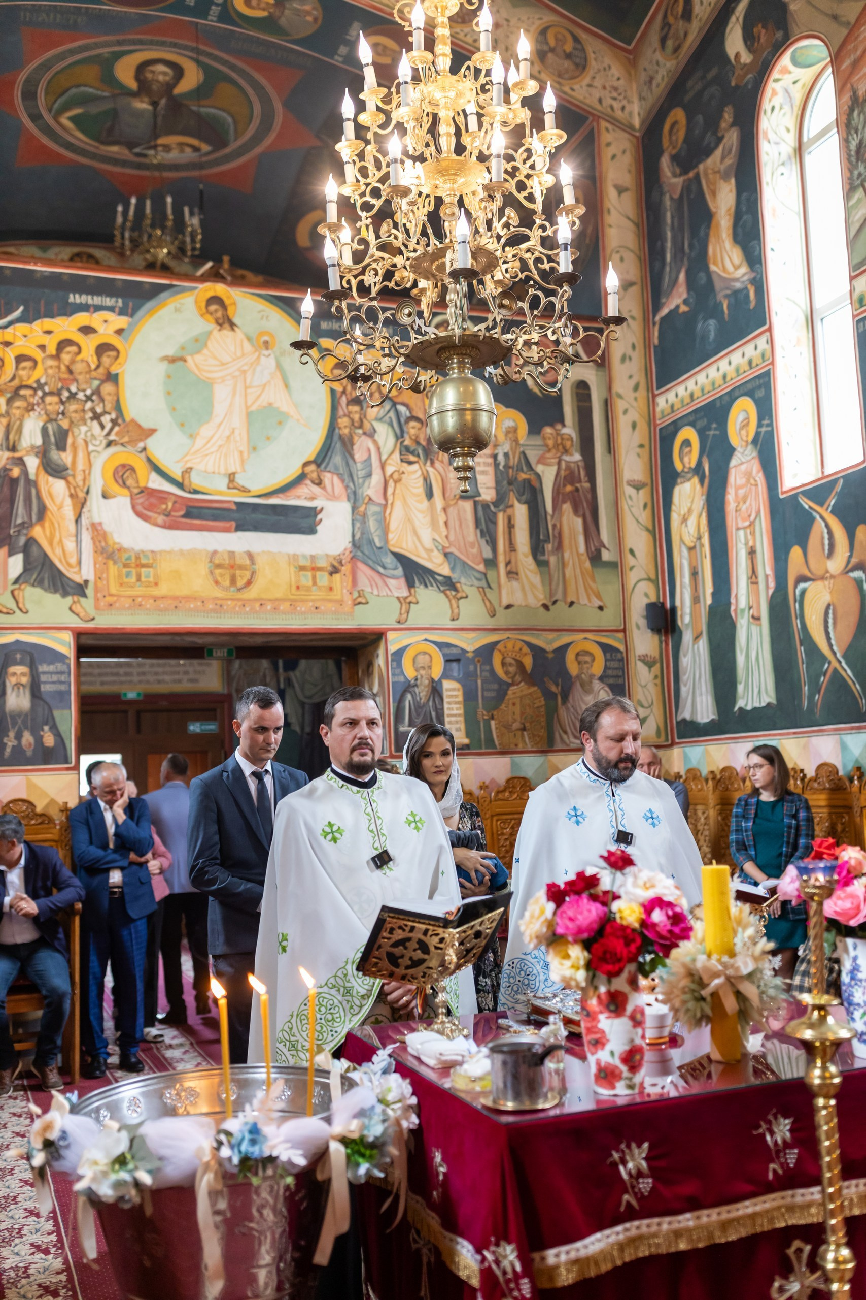 fotograf botez , fotografie botez Botoșani, fotograf Alin Chirilă, amintiri botez, fotografii botez, botez Miruna Parascheva, fotograf copii, fotografie botez în Botoșani-alt="botez , fotografie botez Alin Chirilă, amintiri botez, fotografii emoționante botez Botoșani"-- fotografii-botez-bebelus- amintiri-botez-micuț- moment-sfânt-crestinare- fotografie-emotionanta-botez- detalii-botez-bebelusi- parinti-fericiti-la-botez- fotograf-botez-profesionist- botez-in-biserica-ortodoxa- micuț-botezat-cu-emoție- zâmbete-și-lacrimi-la-botez- bebeluș-la-cristelniță- decor-botez-colorat- botez-cu-dragoste-și-credință- emotie-pura-la-botez- fotograf-botez-botosani- botez-iasi-suceava-fotograf- amintiri-nepretuite-botez-- Preotul ținându-l pe micuțul Mathias Gabriel la botez, în biserica Înălțarea Domnului, Copălău - Detalii de la botezul lui Mathias – lumânare, trusou și icoană - Familia lui Mathias Gabriel alături de micuț, în ziua botezului - Portret emoționant cu mama și bebelușul în brațe, în biserică,fotograf profesionist evenimente Botoșani, Iași, Suceava, Fălticeni, Bacău, Pașcani, Roman - AlinoFotoStudio by Alin Chirilă - servicii foto nuntă, botez, cununie, ședințe foto creative, albume personalizate, fotografii emoționante și calitative pentru cele mai importante momente din viață,fotograf nuntă Botoșani Alin Chirilă, ședință foto botez Iași - AlinoFotoStudio, servicii fotograf profesionist evenimente Suceava, fotograf cununie civilă Fălticeni - Alin Chirilă, album foto nuntă personalizat Bacău.“Bebeluș botezat în biserică, ținut în brațe de nași” • “Detaliu cu lumânarea de botez decorată cu flori albe” • “Părinți emoționați alături de copilul lor la ceremonia de botez” • “Masa festivă de botez cu decor tematic și tort personalizat” • “Momentul în care preotul toarnă apă sfințită pe fruntea bebelușului” “Bebeluș în rochie albă de botez, zâmbind în brațele mamei” • “Detaliu cu cruciulița de botez așezată pe o pernă de satin” • “Părinți și nași aprinzând lumânările în timpul ceremoniei de botez” • “Tort de botez decorat cu figurine tematice și numele copilului” • “Copil botezat dormind liniștit în pătuțul decorat festiv” • “Momentul în care preotul binecuvântează copilul în fața altarului” • “Invitați adunându-se în jurul mesei festive la petrecerea de botez” • “Bebeluș ținând în mână o jucărie personalizată primită la botez” • “Familie fericită pozând împreună după ceremonia de botez” • “Decor tematic cu baloane și flori la locația petrecerii de botez” fotograf Botoșani fotograf evenimente fotograf botez Alin Chirila fotograf alinofotostudio.fotograf botez Amelis Maria, fotografie botez Botoșani, fotograf Alin Chirilă, amintiri botez, fotografii botez, botez Amelis Maria, fotograf copii, fotografie botez în Botoșani,