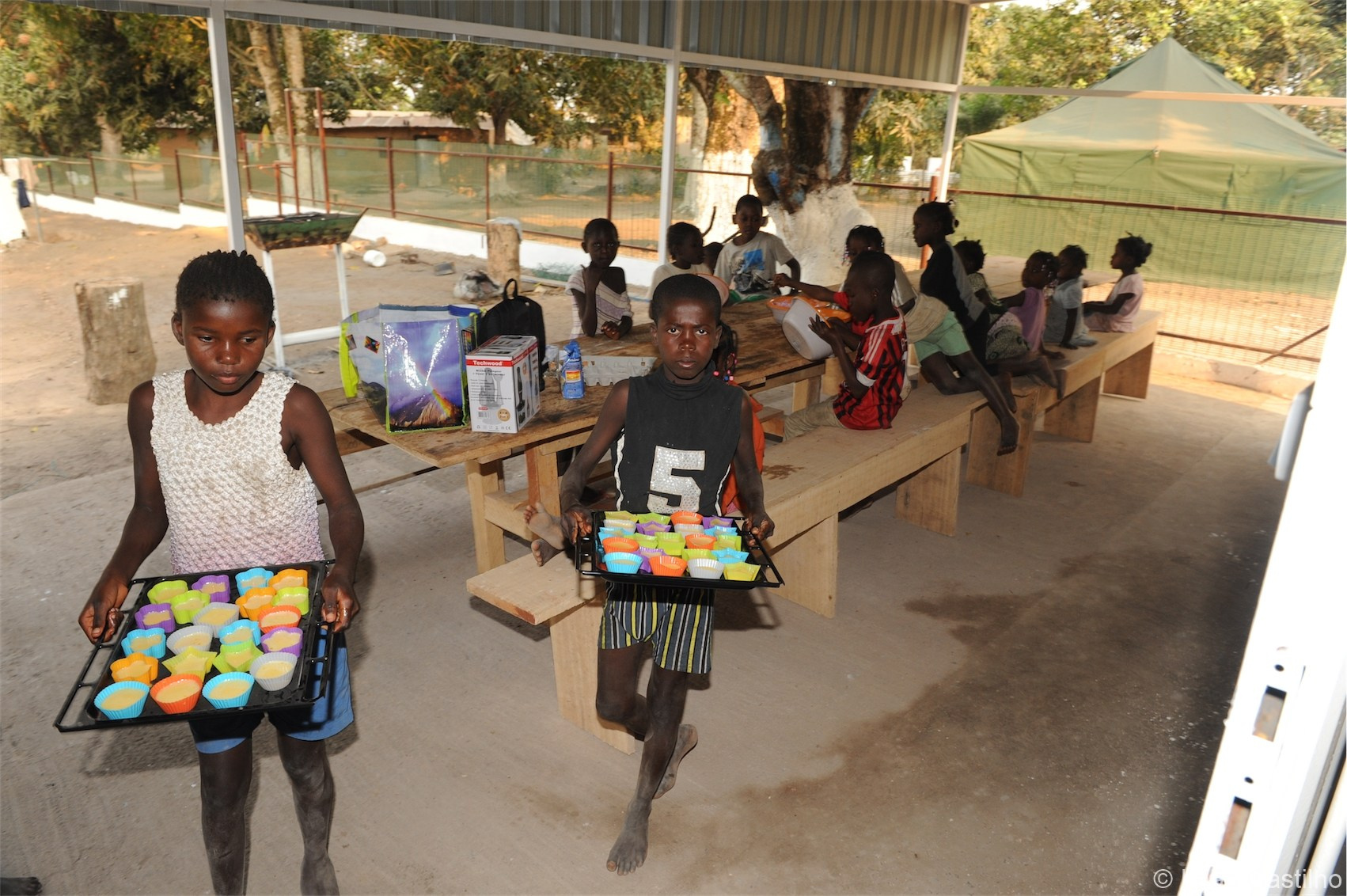 Photos of volunteer work in Congo. Simbahalu