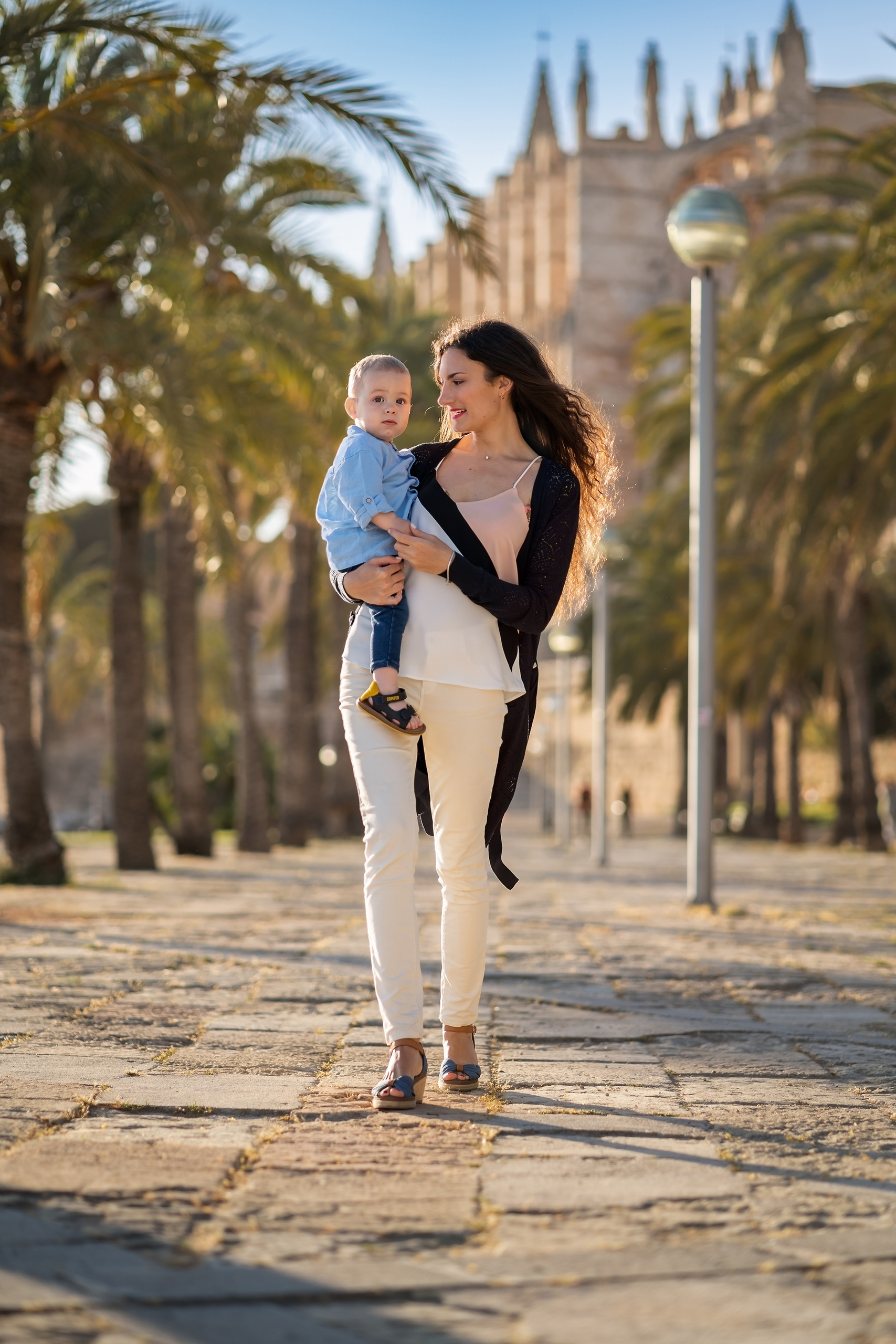 Mama und Sohn Fotoshooting in Palma de Mallorca. Deine Fotografin auf Mallorca für Familien und Business