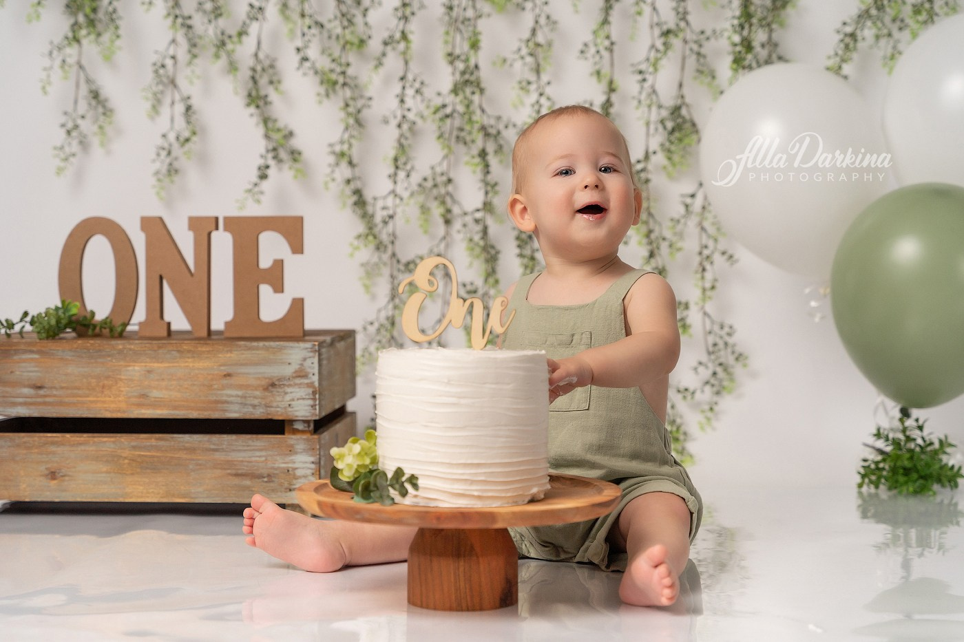 Cake smash session price guide. Newborn and family photographer. Hills District. Sydney