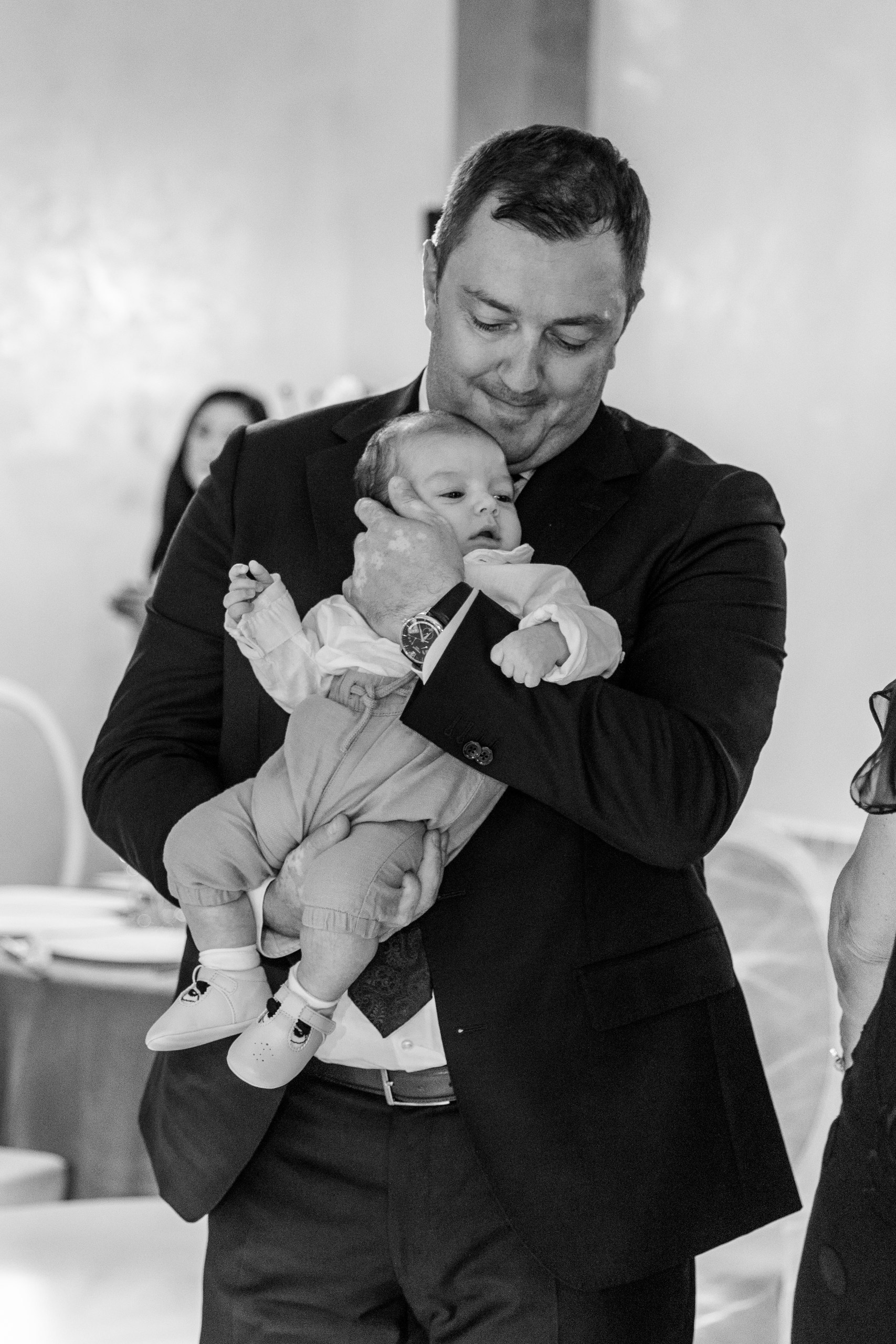 fotograf botez , fotografie botez Botoșani, fotograf Alin Chirilă, amintiri botez, fotografii botez, botez Miruna Parascheva, fotograf copii, fotografie botez în Botoșani-alt="botez , fotografie botez Alin Chirilă, amintiri botez, fotografii emoționante botez Botoșani"-- fotografii-botez-bebelus- amintiri-botez-micuț- moment-sfânt-crestinare- fotografie-emotionanta-botez- detalii-botez-bebelusi- parinti-fericiti-la-botez- fotograf-botez-profesionist- botez-in-biserica-ortodoxa- micuț-botezat-cu-emoție- zâmbete-și-lacrimi-la-botez- bebeluș-la-cristelniță- decor-botez-colorat- botez-cu-dragoste-și-credință- emotie-pura-la-botez- fotograf-botez-botosani- botez-iasi-suceava-fotograf- amintiri-nepretuite-botez-- Preotul ținându-l pe micuțul Mathias Gabriel la botez, în biserica Înălțarea Domnului, Copălău - Detalii de la botezul lui Mathias – lumânare, trusou și icoană - Familia lui Mathias Gabriel alături de micuț, în ziua botezului - Portret emoționant cu mama și bebelușul în brațe, în biserică,fotograf profesionist evenimente Botoșani, Iași, Suceava, Fălticeni, Bacău, Pașcani, Roman - AlinoFotoStudio by Alin Chirilă - servicii foto nuntă, botez, cununie, ședințe foto creative, albume personalizate, fotografii emoționante și calitative pentru cele mai importante momente din viață,fotograf nuntă Botoșani Alin Chirilă, ședință foto botez Iași - AlinoFotoStudio, servicii fotograf profesionist evenimente Suceava, fotograf cununie civilă Fălticeni - Alin Chirilă, album foto nuntă personalizat Bacău.“Bebeluș botezat în biserică, ținut în brațe de nași” • “Detaliu cu lumânarea de botez decorată cu flori albe” • “Părinți emoționați alături de copilul lor la ceremonia de botez” • “Masa festivă de botez cu decor tematic și tort personalizat” • “Momentul în care preotul toarnă apă sfințită pe fruntea bebelușului” “Bebeluș în rochie albă de botez, zâmbind în brațele mamei” • “Detaliu cu cruciulița de botez așezată pe o pernă de satin” • “Părinți și nași aprinzând lumânările în timpul ceremoniei de botez” • “Tort de botez decorat cu figurine tematice și numele copilului” • “Copil botezat dormind liniștit în pătuțul decorat festiv” • “Momentul în care preotul binecuvântează copilul în fața altarului” • “Invitați adunându-se în jurul mesei festive la petrecerea de botez” • “Bebeluș ținând în mână o jucărie personalizată primită la botez” • “Familie fericită pozând împreună după ceremonia de botez” • “Decor tematic cu baloane și flori la locația petrecerii de botez” fotograf Botoșani fotograf evenimente fotograf botez Alin Chirila fotograf alinofotostudio.fotograf botez Amelis Maria, fotografie botez Botoșani, fotograf Alin Chirilă, amintiri botez, fotografii botez, botez Amelis Maria, fotograf copii, fotografie botez în Botoșani,