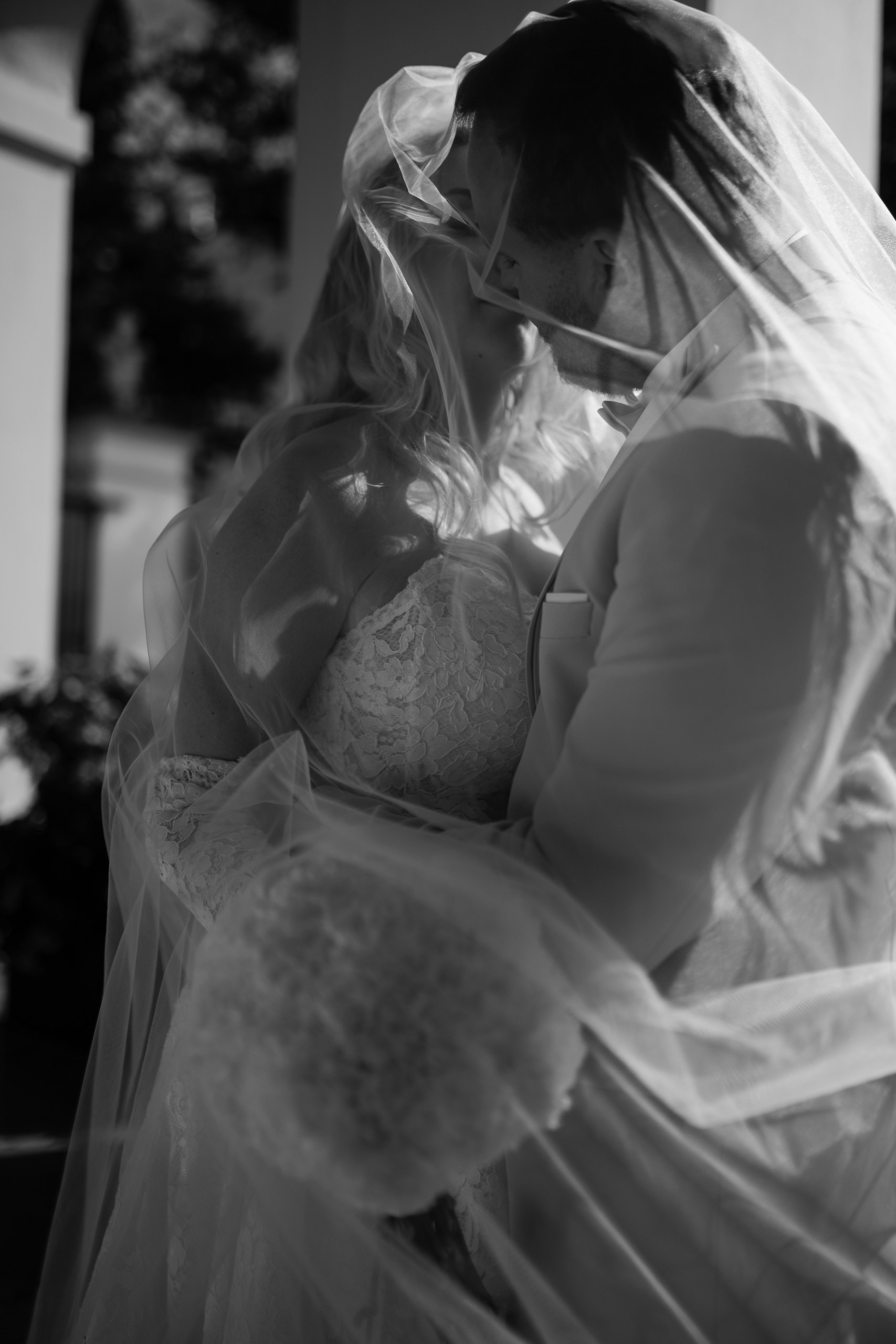 Hochzeitsportrait mit klassischer Architektur – Schaezlerpalais Augsburg