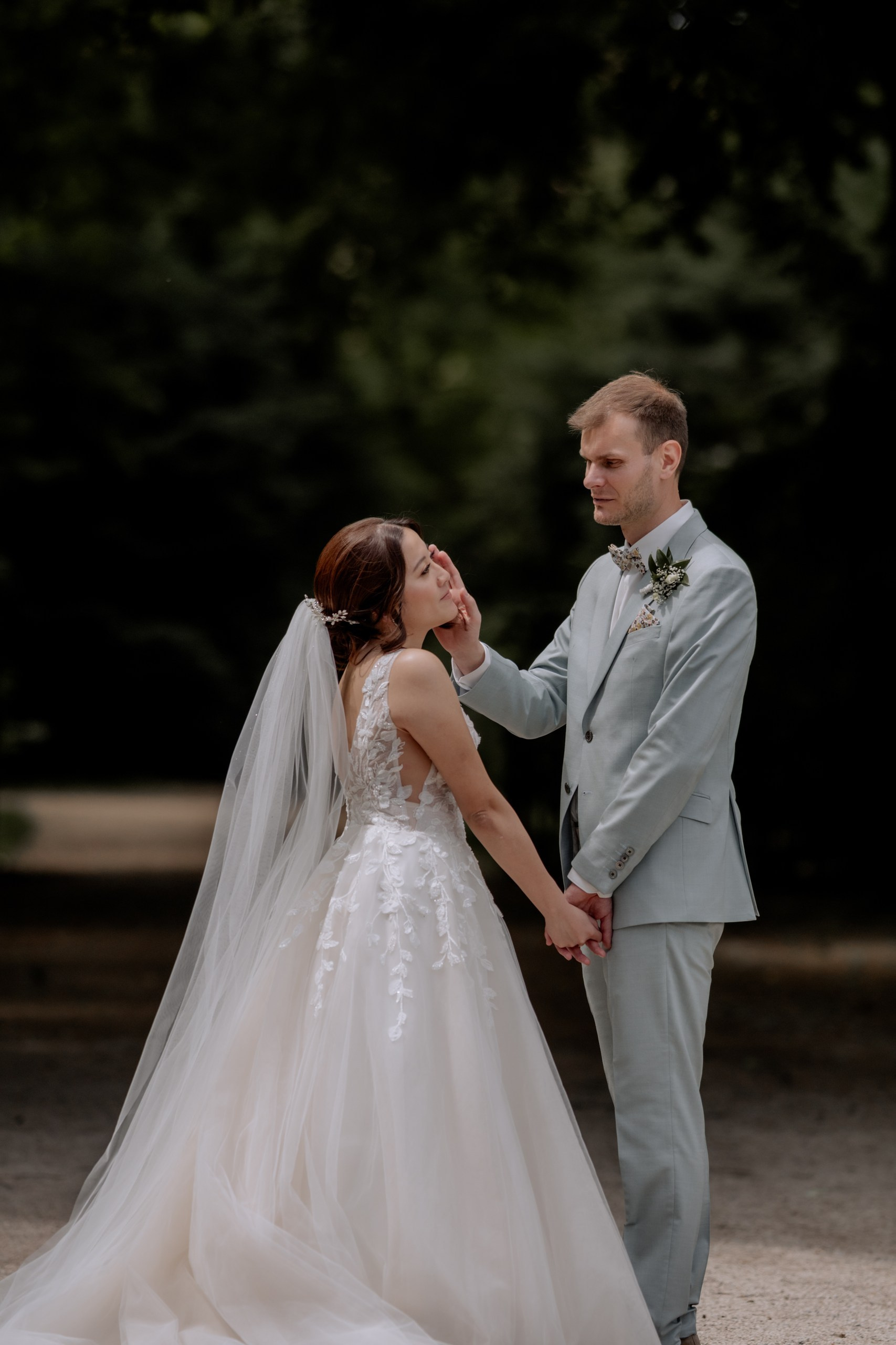 Chom & Kevin | Romantische Hochzeitsbilder in Würzburg – Hochzeitsfotografin Anna Saribekyan. Anna Saribekyan – Beste Hochzeitsfotografin in Würzburg, Top 10 in Deutschland