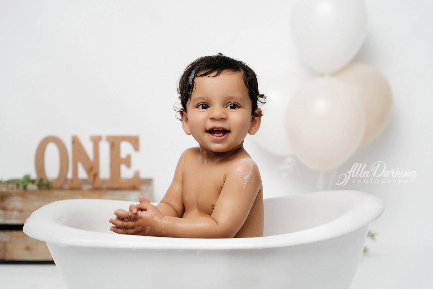 Cake smash session price guide. Newborn and family photographer. Hills District. Sydney