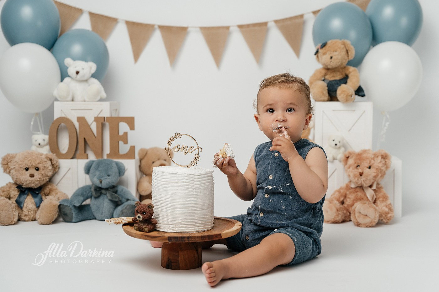 Cake smash session price guide. Newborn and family photographer. Hills District. Sydney