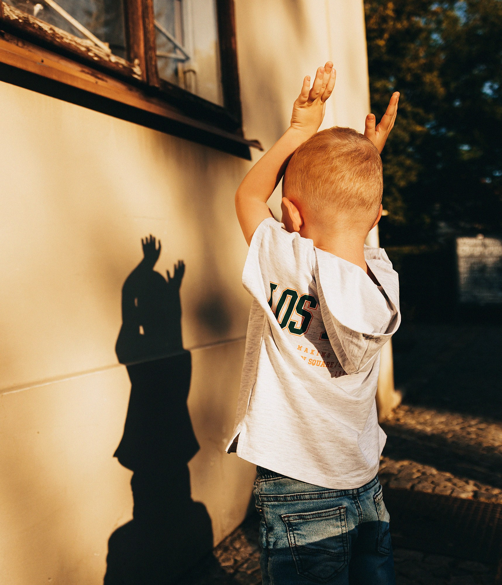 Таня, Андрей и Паша на прогулке. Family and wedding photographer in Prague Natalia Fedori