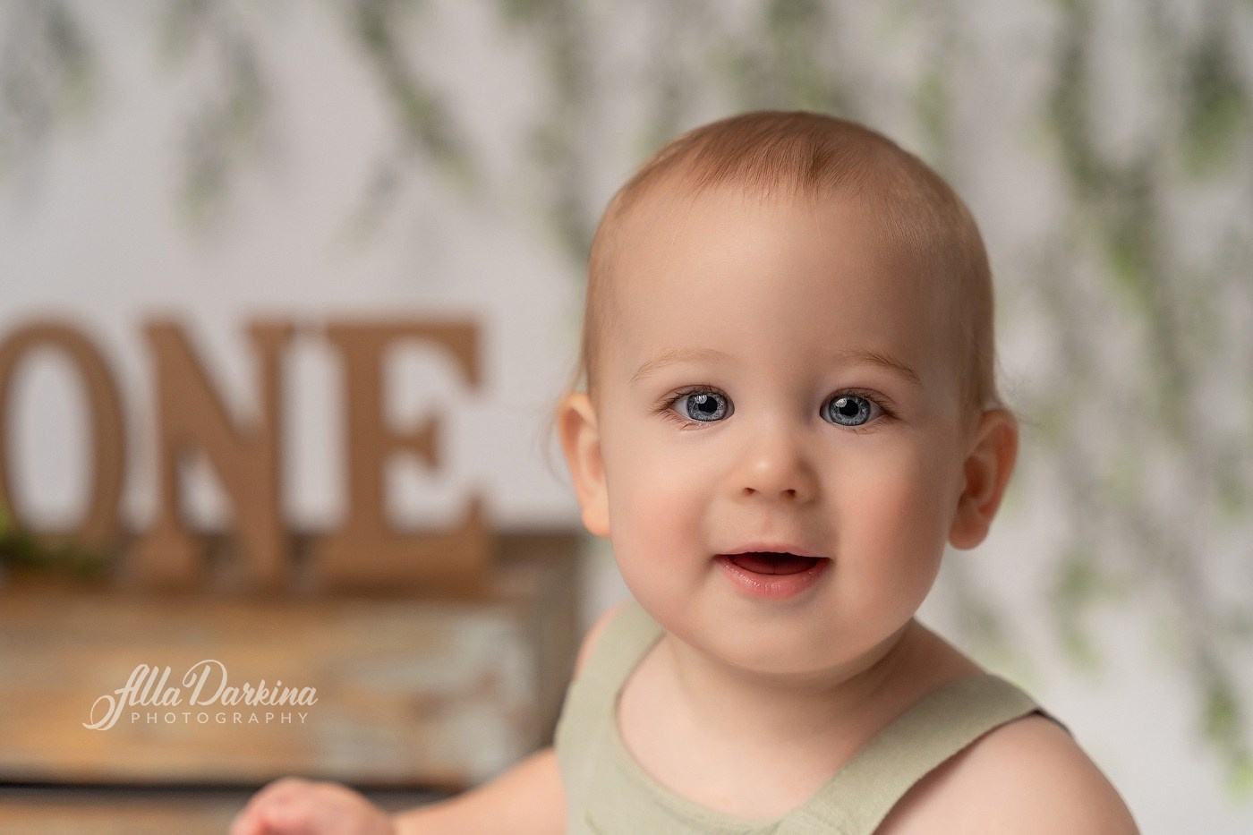 Cake smash session price guide. Newborn and family photographer. Hills District. Sydney