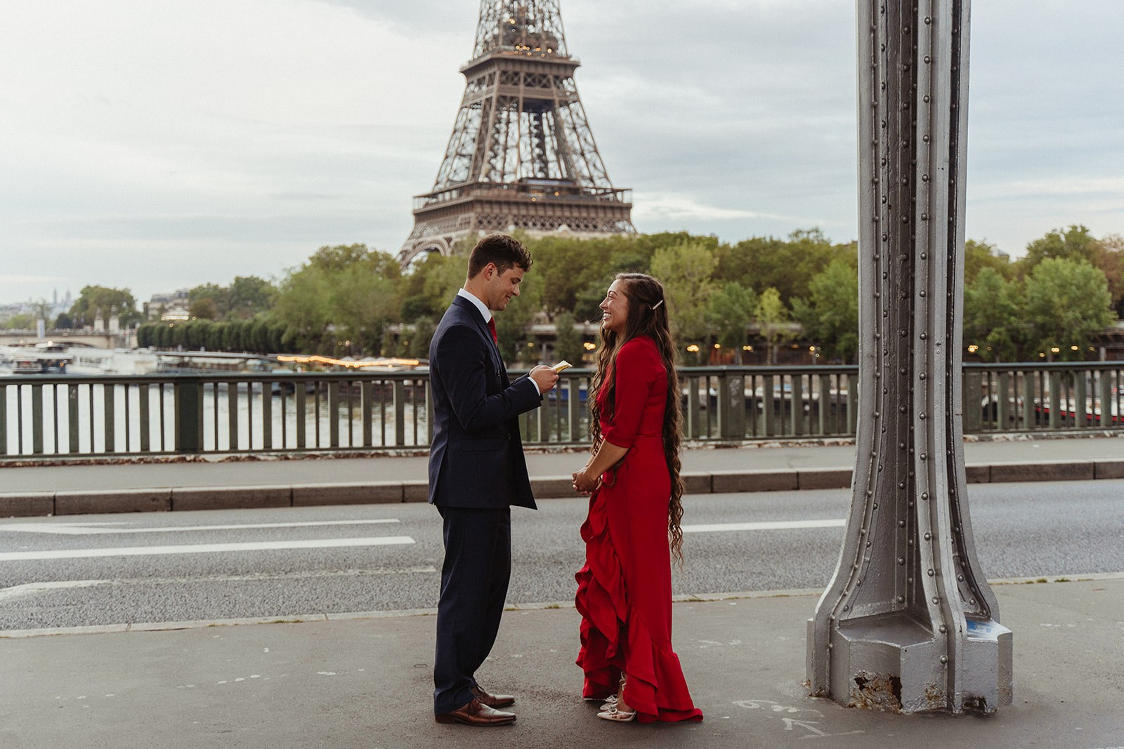 Proposal photo-shoot. Photographer in Paris Yulia Shkadina | Couples, engagement, pre-wedding, individual photo-shoots in Paris at the best locations