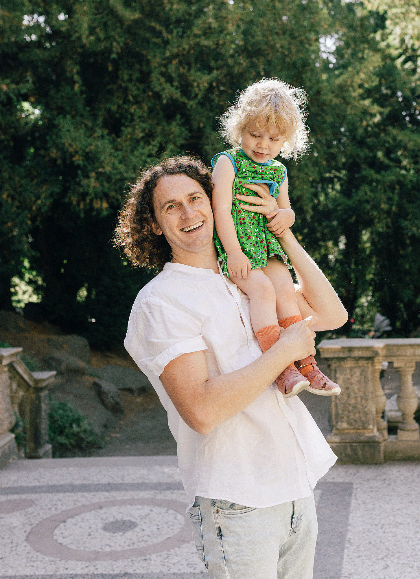 Летняя фотосессия семьи в парке. Прага. Family and wedding photographer in Prague Natalia Fedori