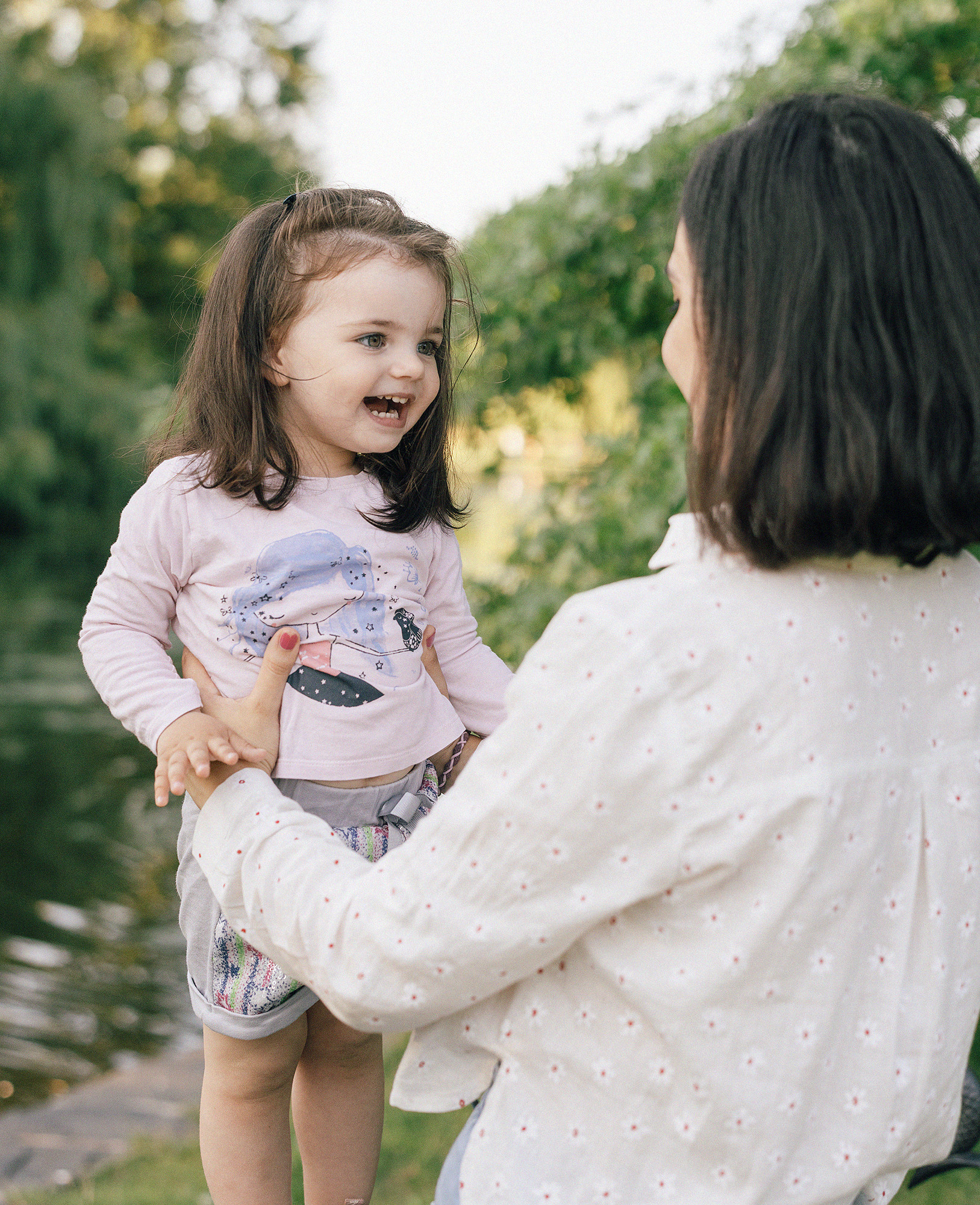 Семья в летнем парке. Прага. Семейный и свадебный фотограф в Праге Наталья Федори