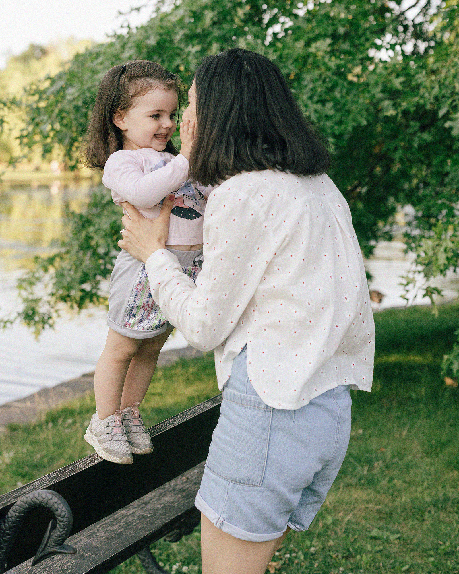 Семья в летнем парке. Прага. Семейный и свадебный фотограф в Праге Наталья Федори