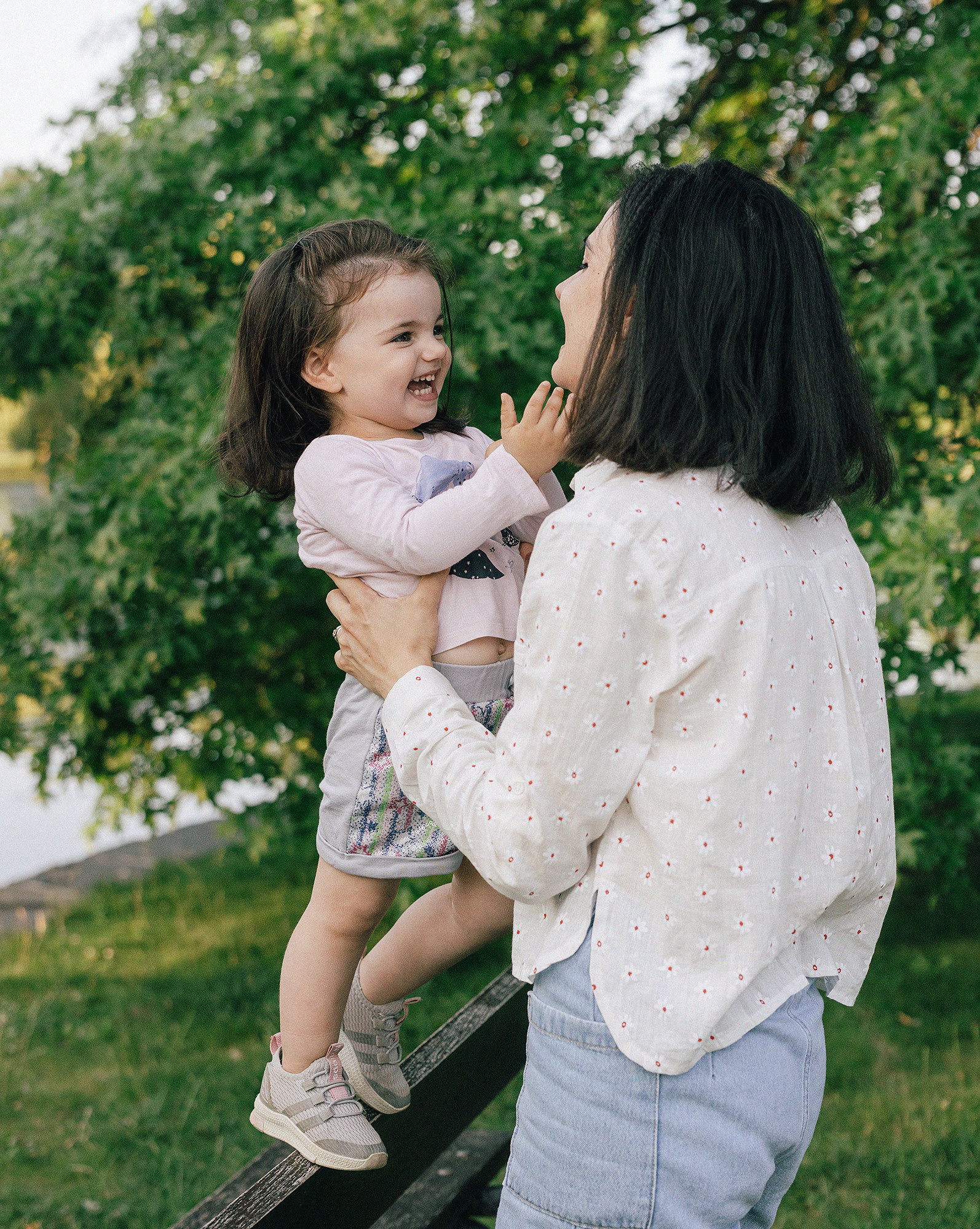 Семья в летнем парке. Прага. Семейный и свадебный фотограф в Праге Наталья Федори