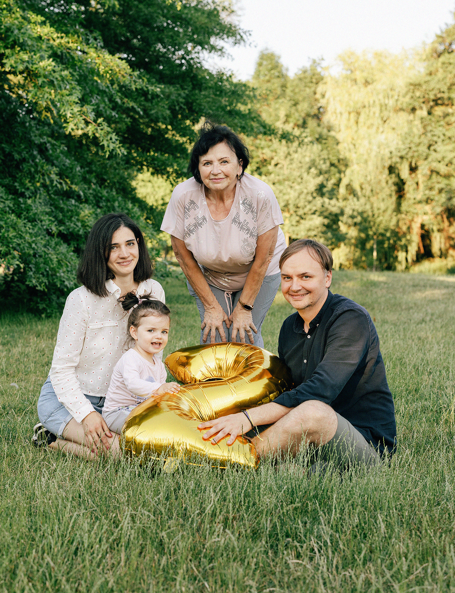 Семья в летнем парке. Прага. Семейный и свадебный фотограф в Праге Наталья Федори
