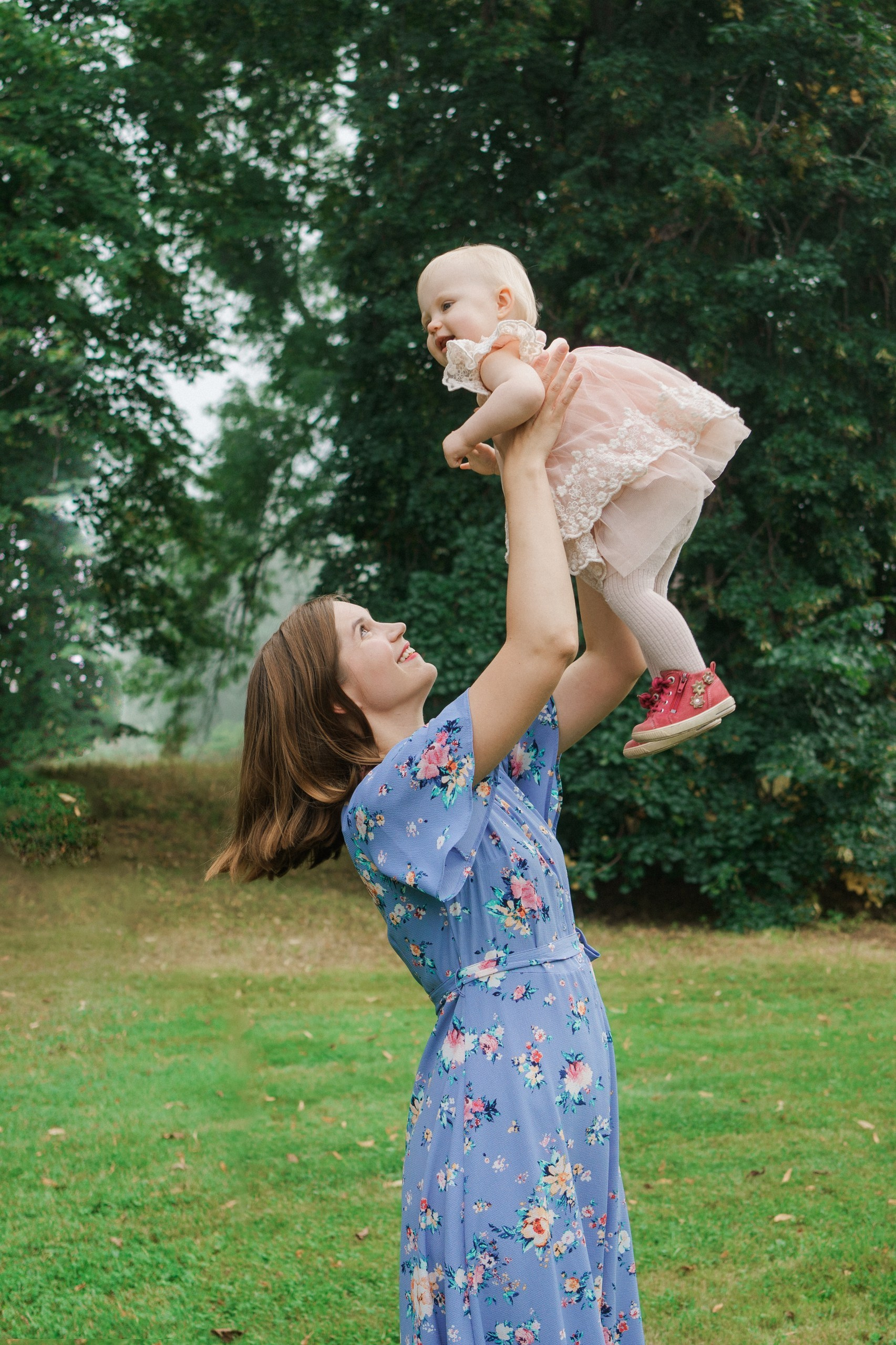 Perhekuvaus sumuisella säällä Tullisaaressa