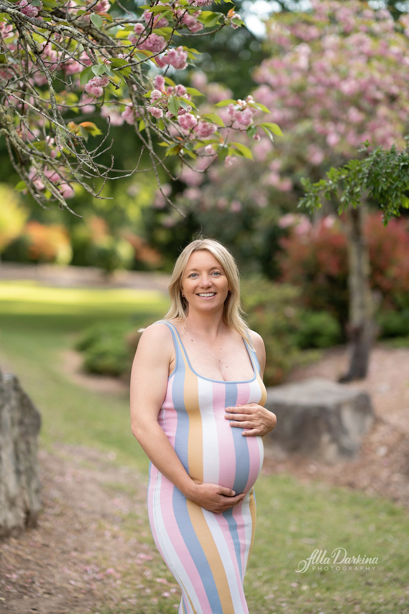 Maternity session session price guide. Newborn and family photographer. Hills District. Sydney