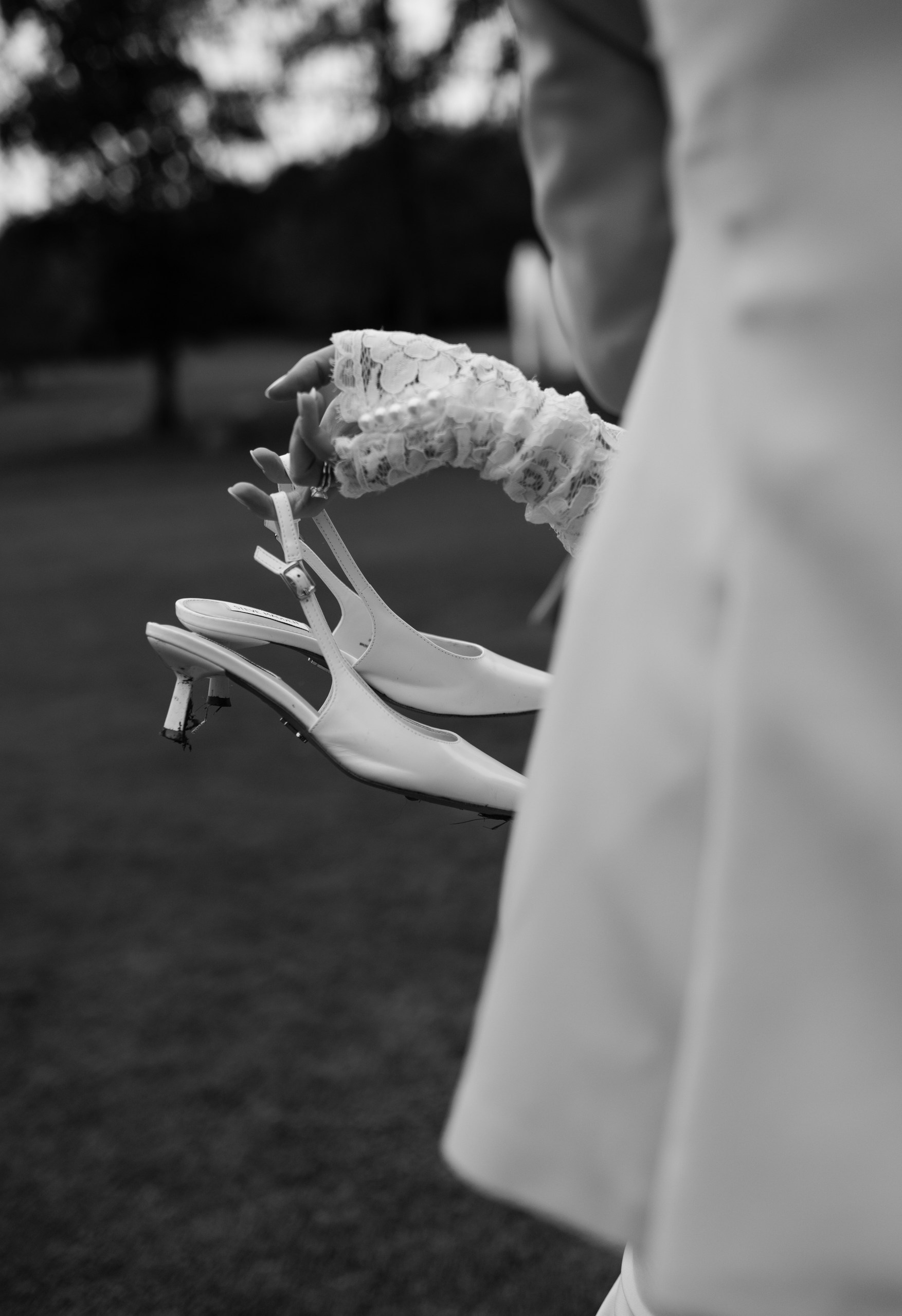 Brautschuhe – elegante Komposition mit Lichtspiel